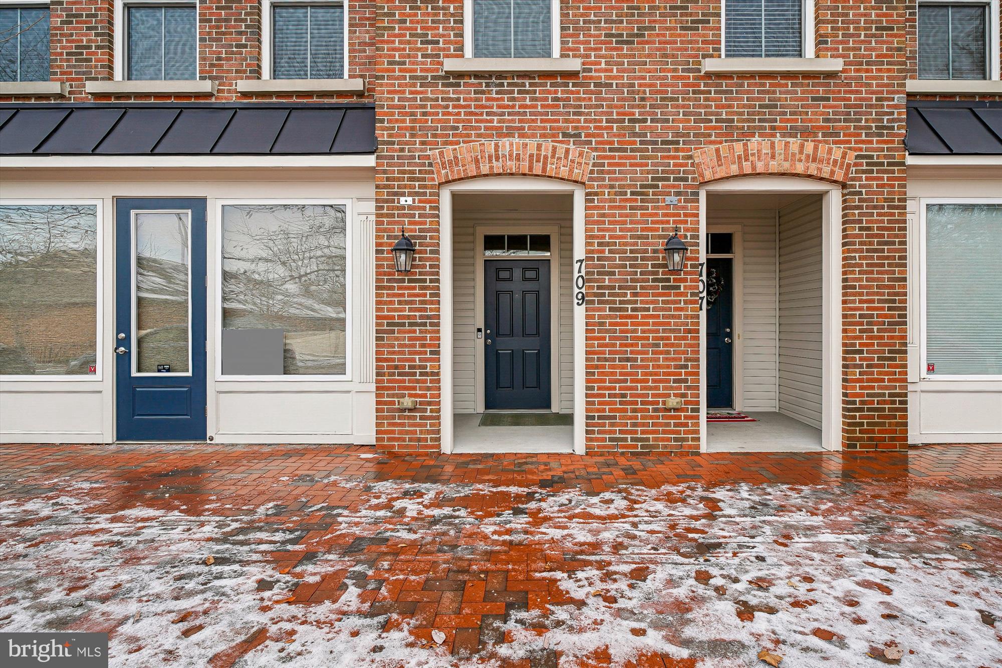 VILLAGE GREENS - Residential