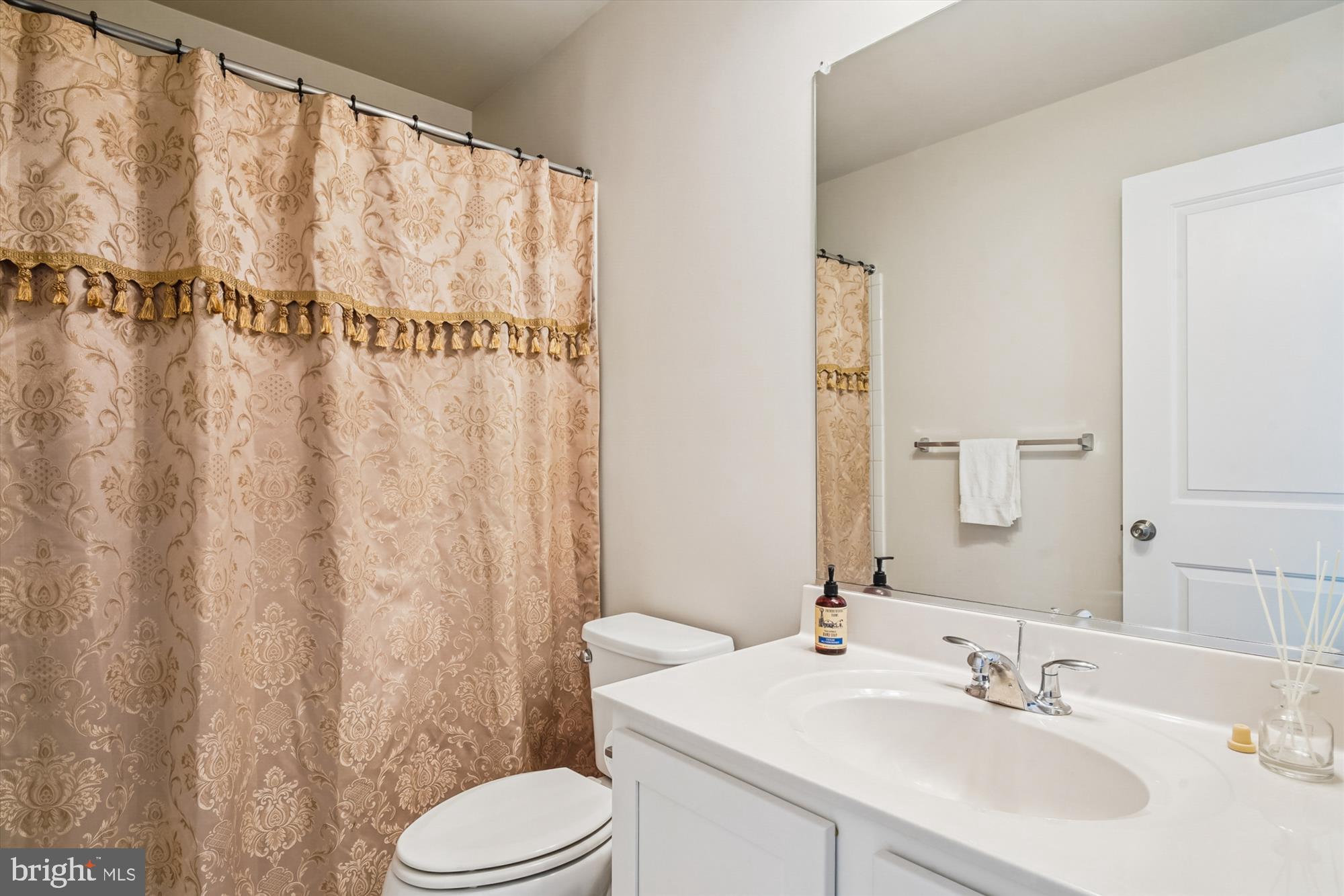 VILLAGE GREENS - Residential