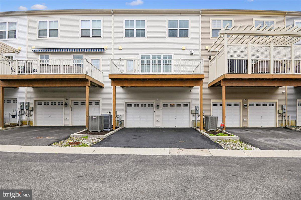 VILLAGE GREENS - Residential