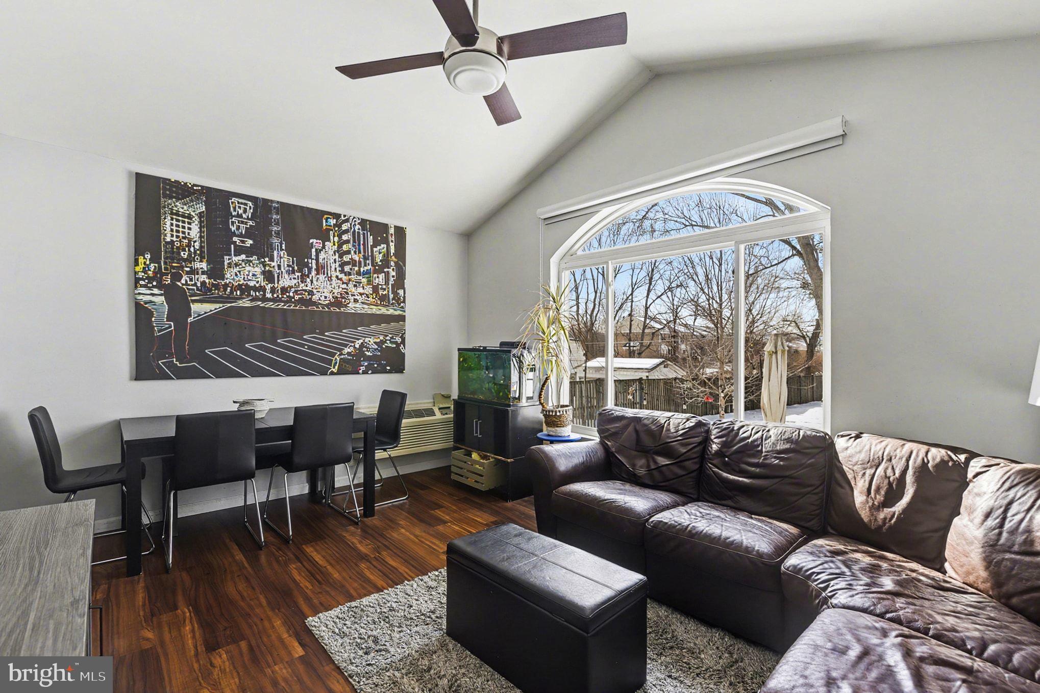 GREENTOP MANOR - Residential