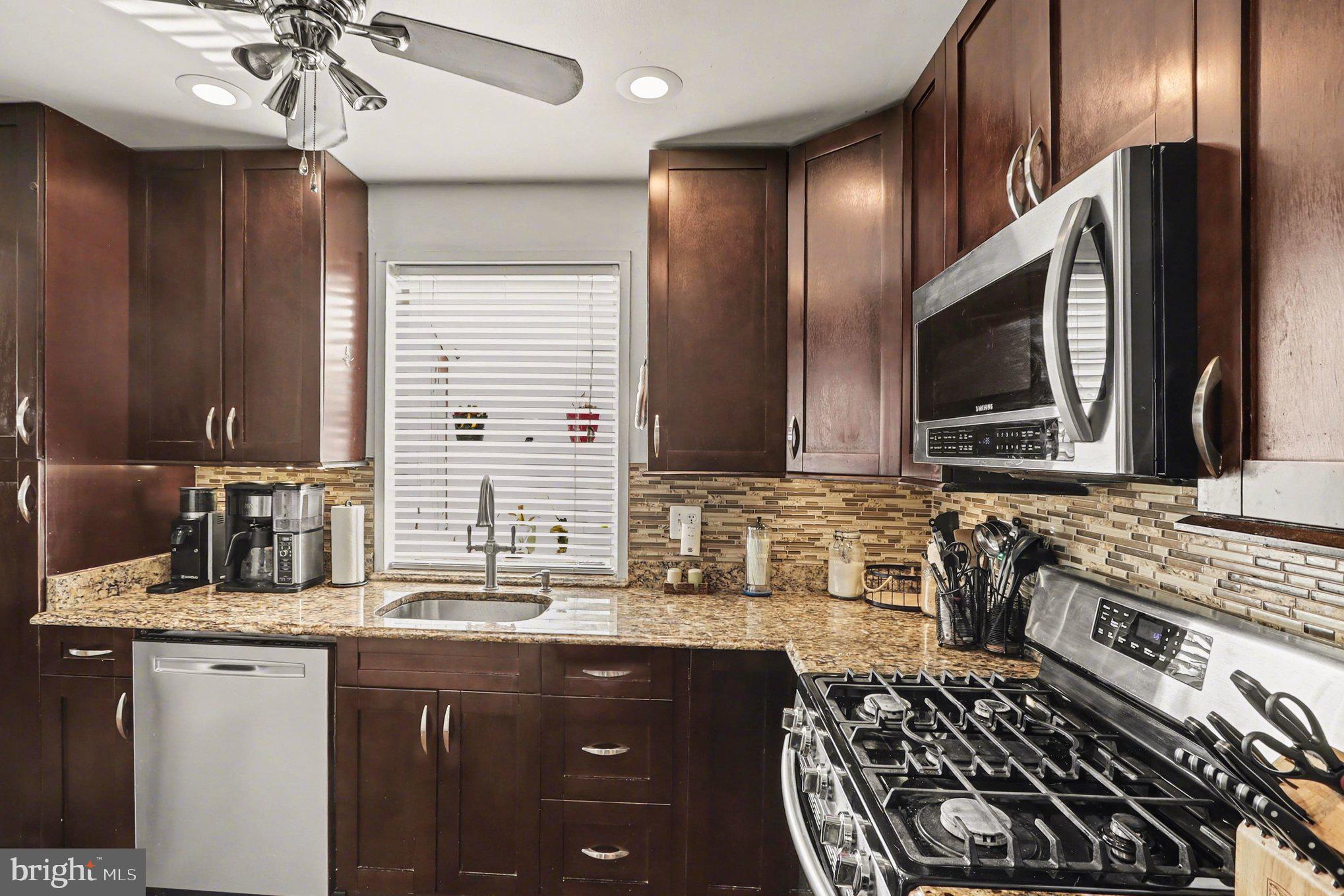 GREENTOP MANOR - Residential