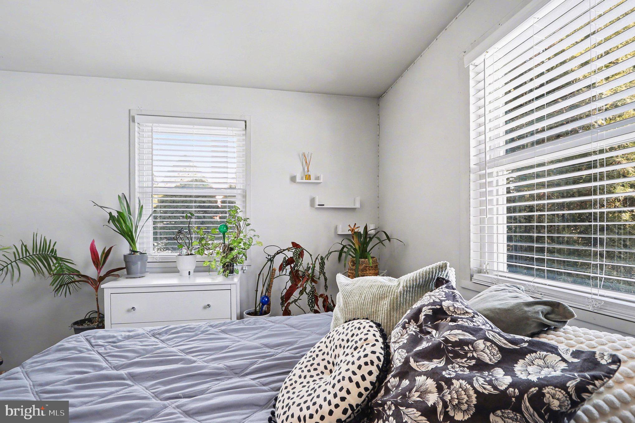 GREENTOP MANOR - Residential