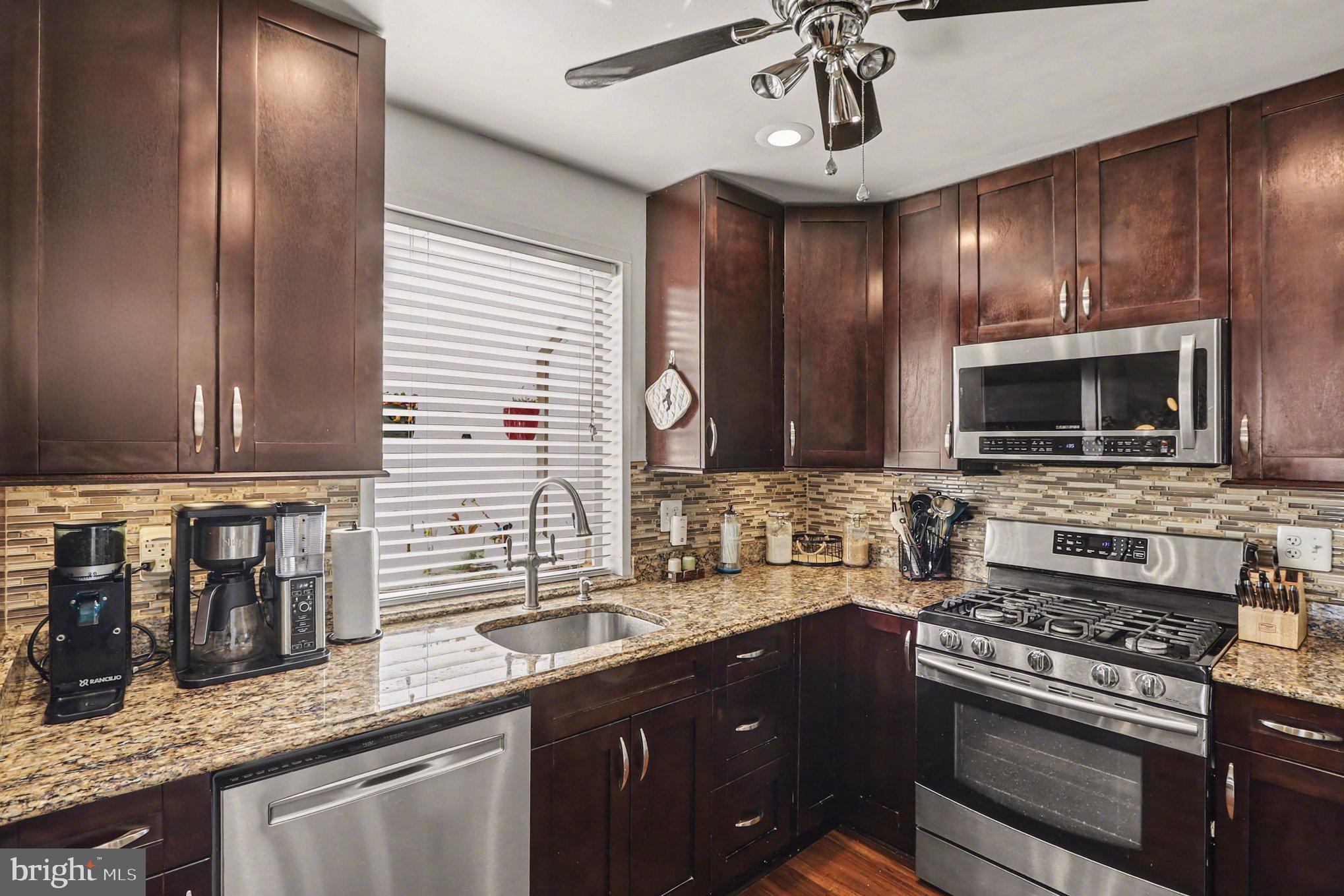 GREENTOP MANOR - Residential