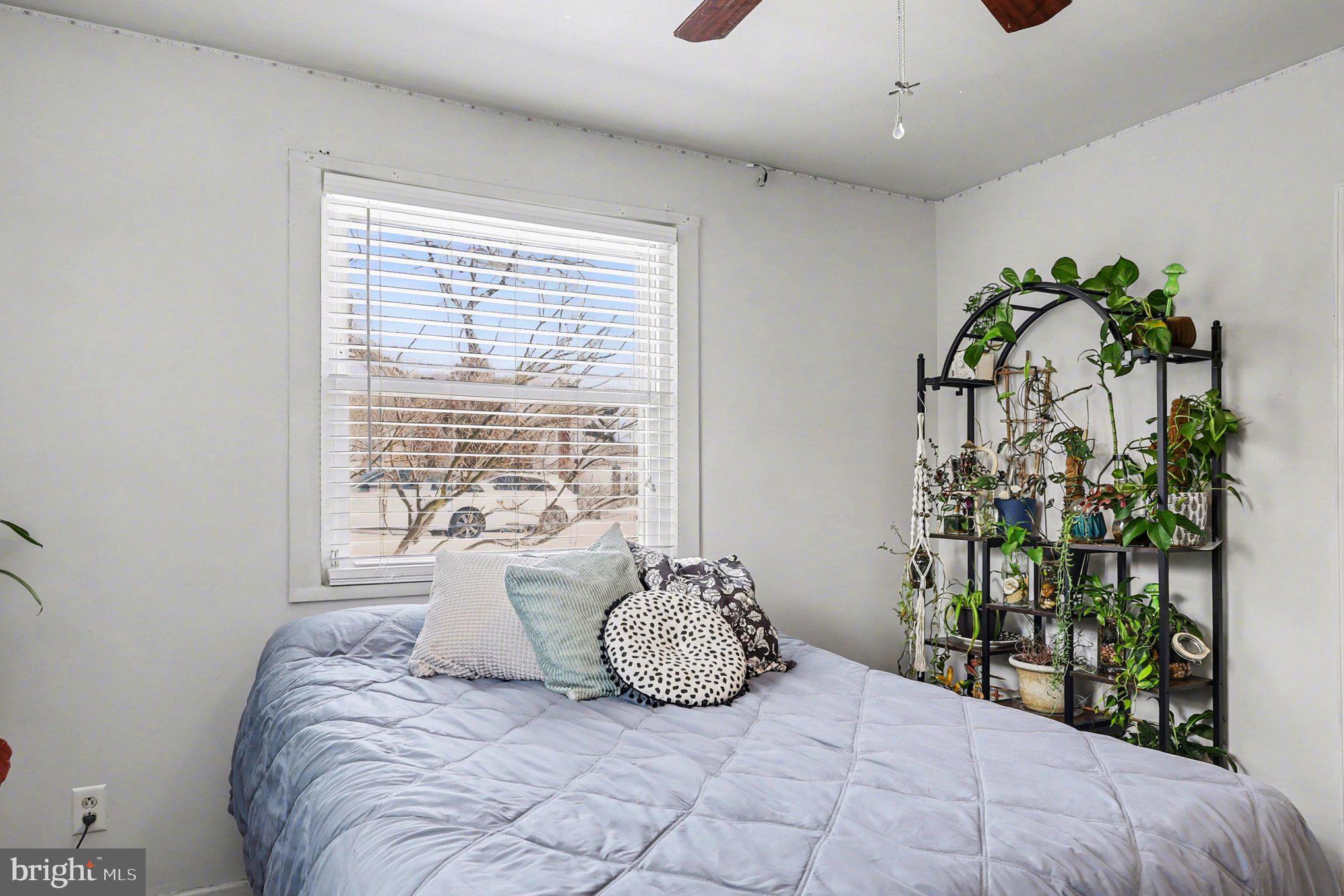 GREENTOP MANOR - Residential