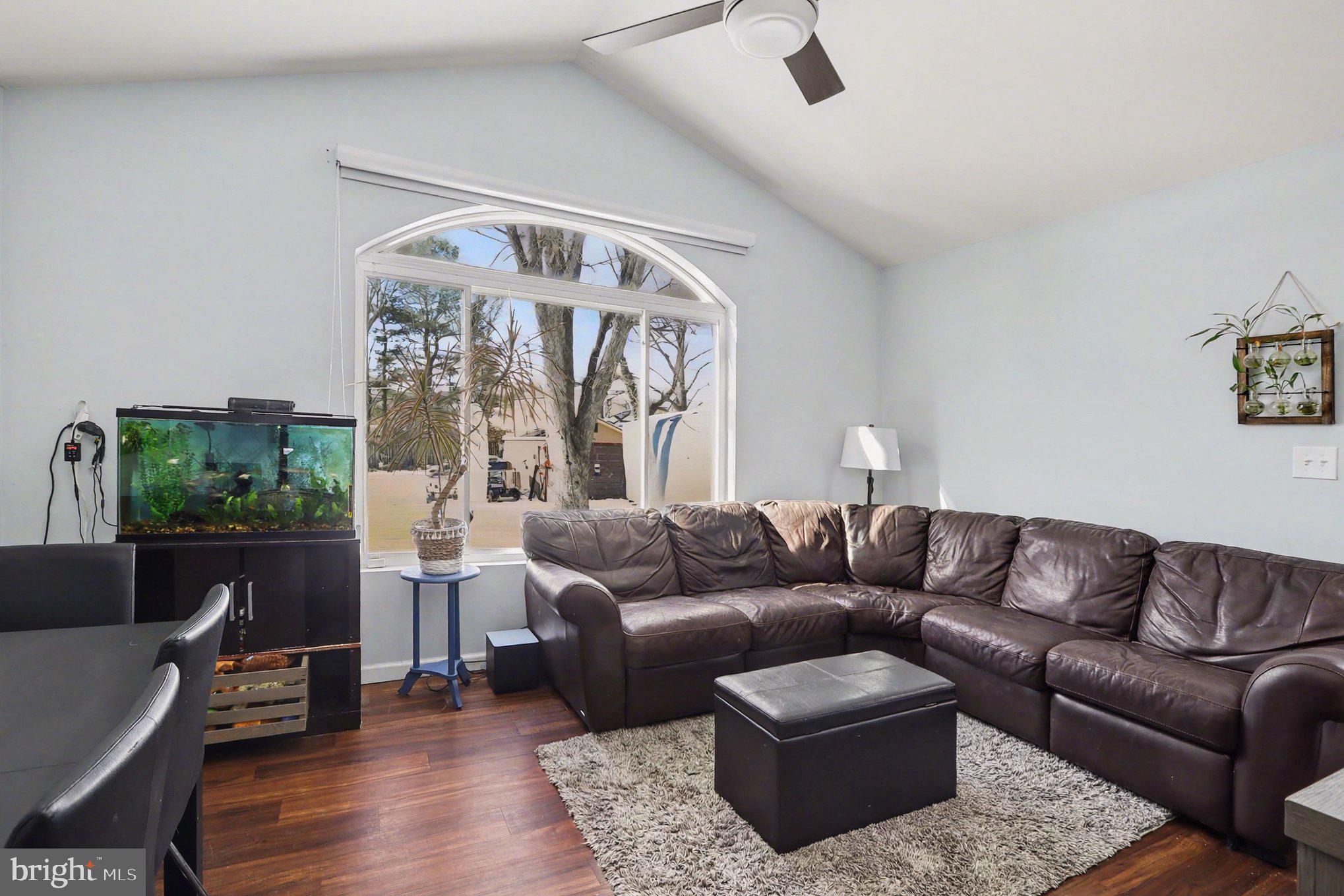 GREENTOP MANOR - Residential