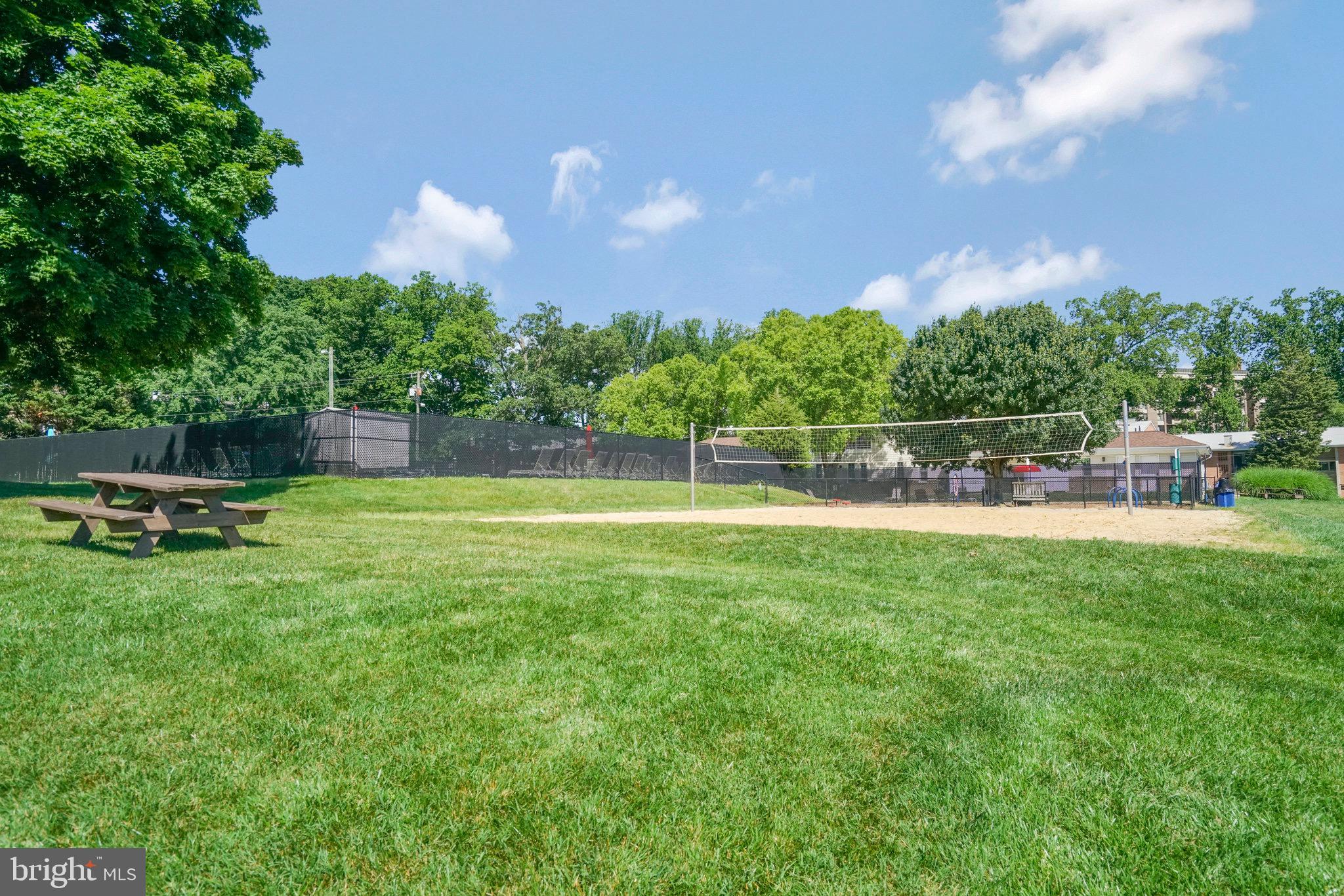 MC LEAN CHASE - Residential