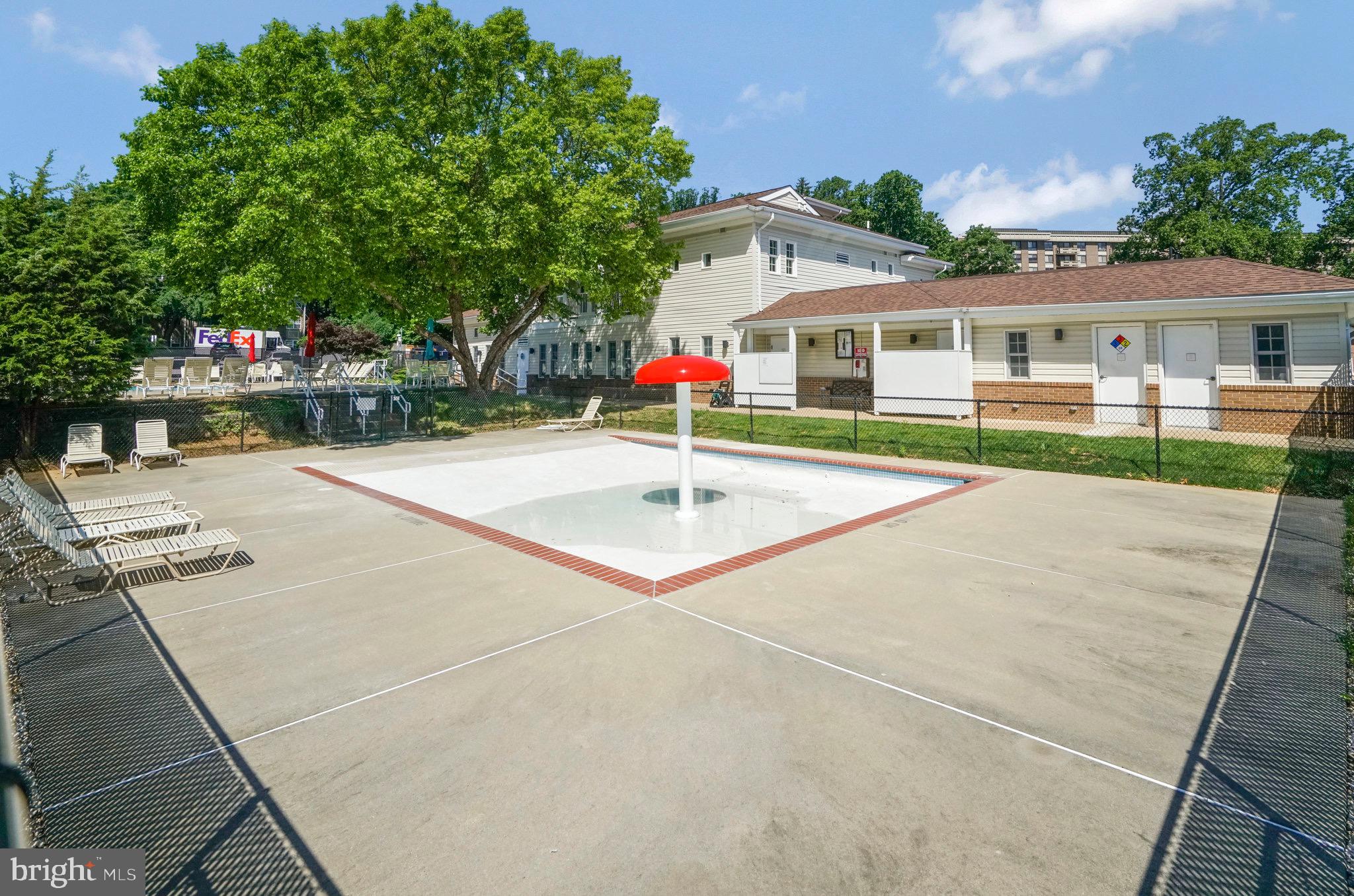 MC LEAN CHASE - Residential