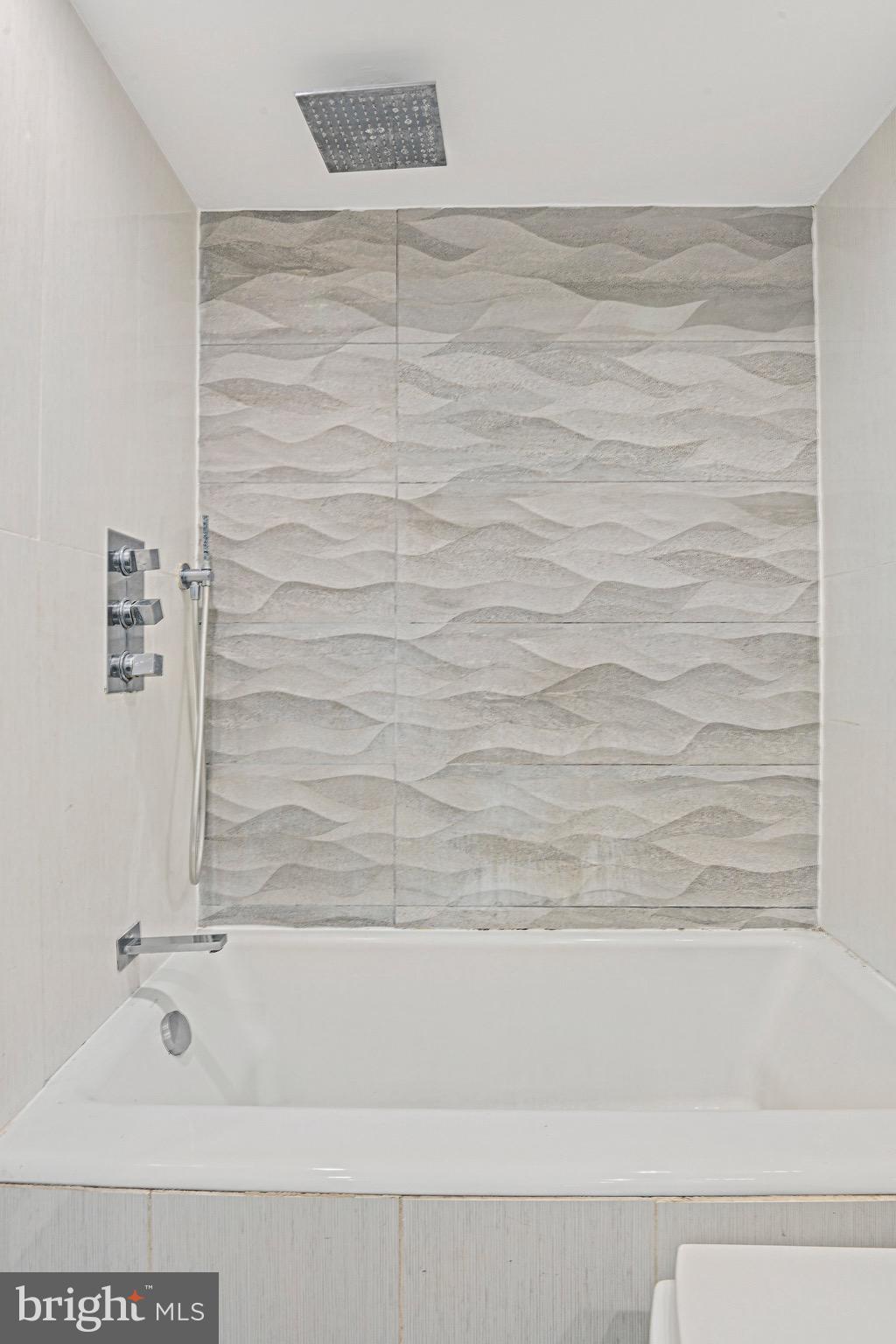 MC LEAN CHASE - Residential