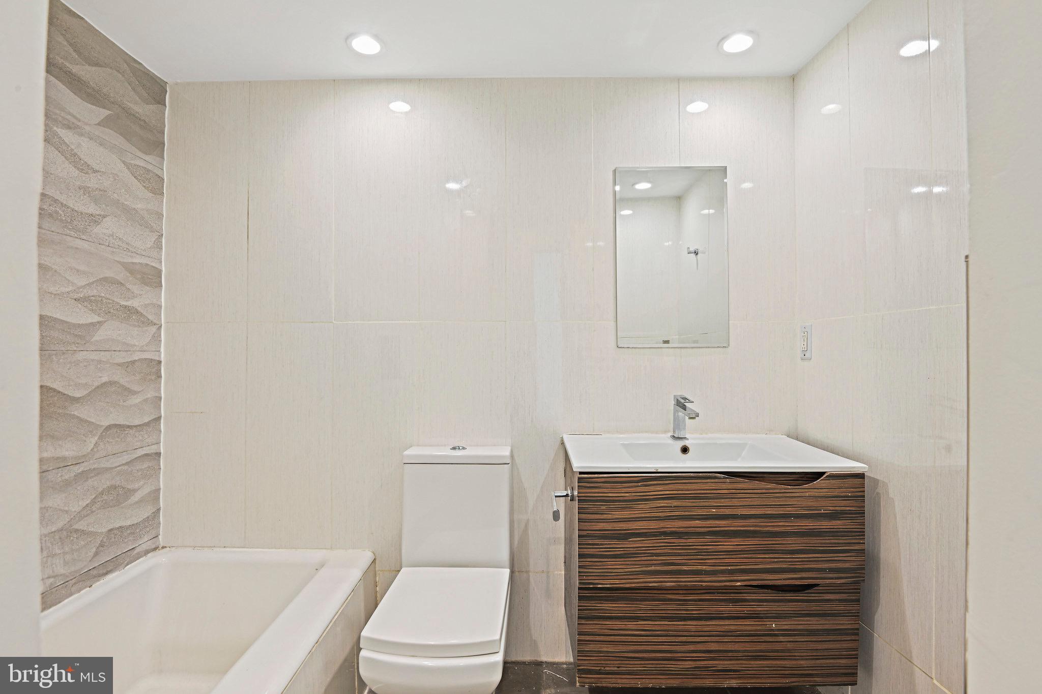 MC LEAN CHASE - Residential