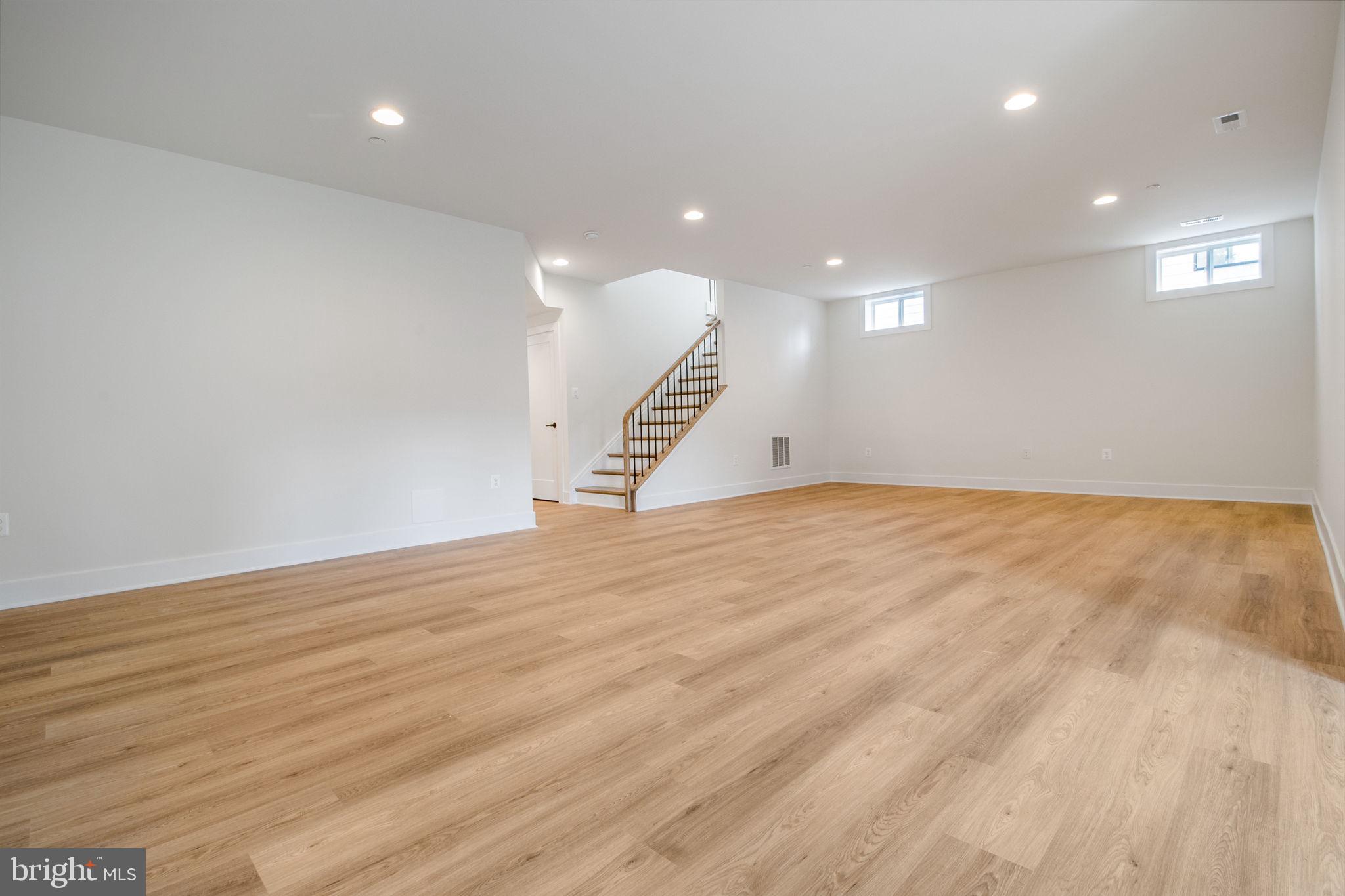 CHEVY CHASE COMMONS - Residential