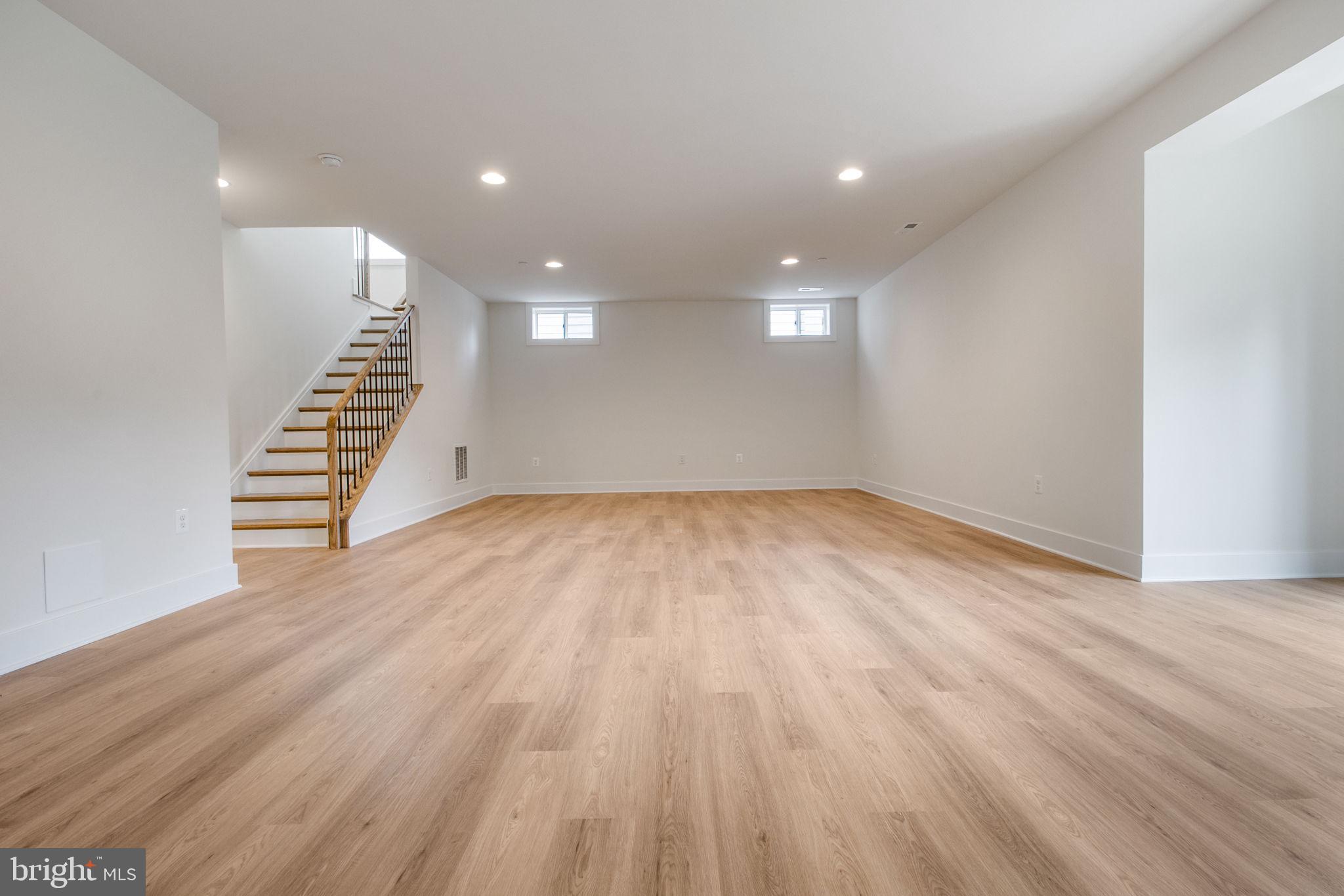 CHEVY CHASE COMMONS - Residential