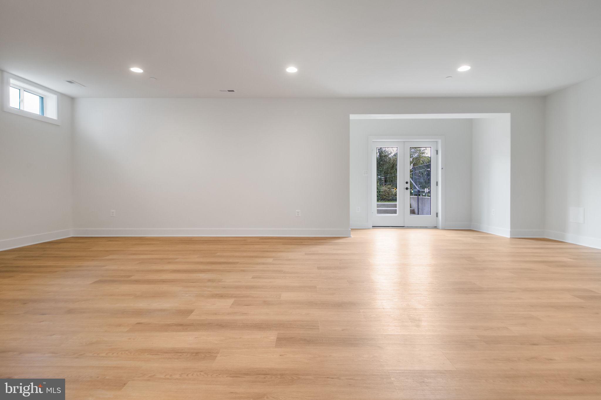 CHEVY CHASE COMMONS - Residential