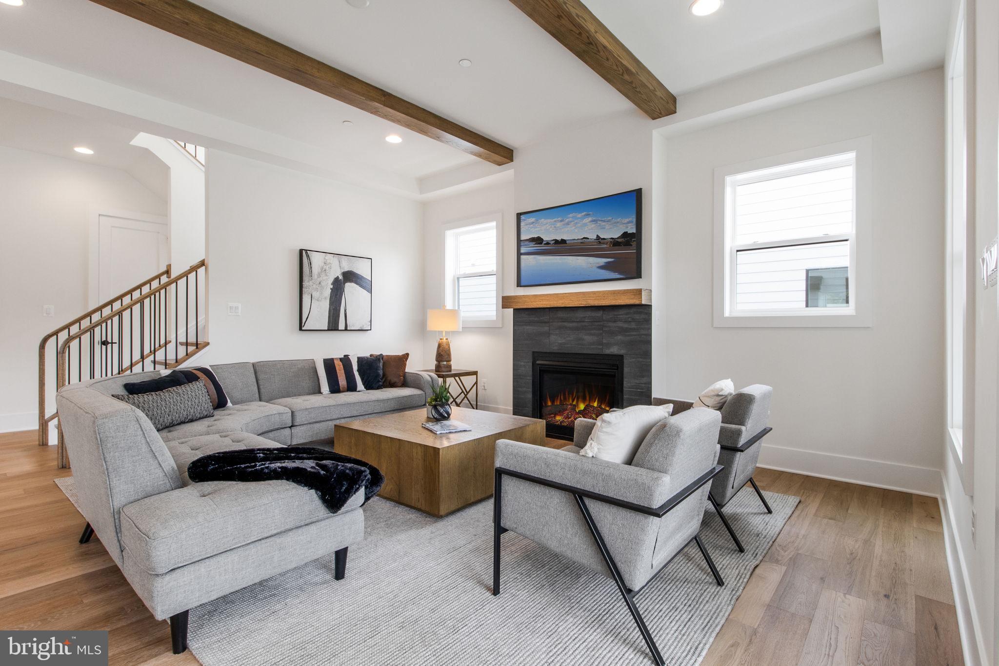 CHEVY CHASE COMMONS - Residential