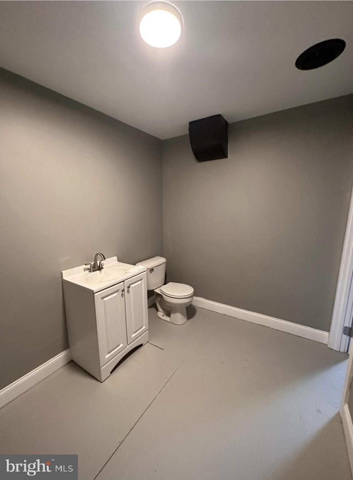 POINT BREEZE - Commercial Lease