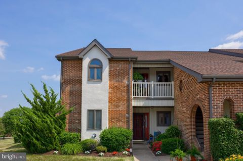 Photo of 80 Black Oak Drive, Lancaster, PA 17602 (MLS # PALA2052588)