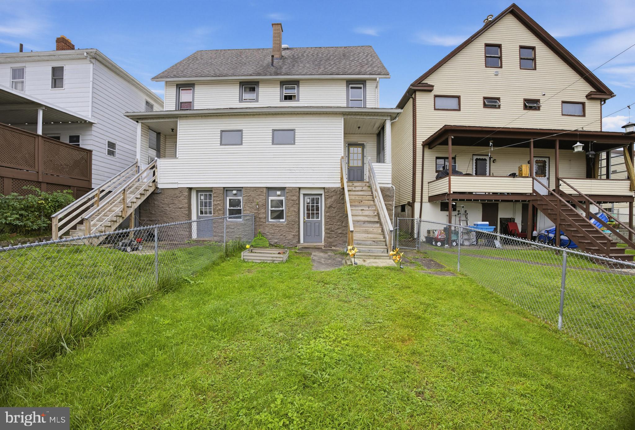 1124 1/2 W LOCUST STREET 2