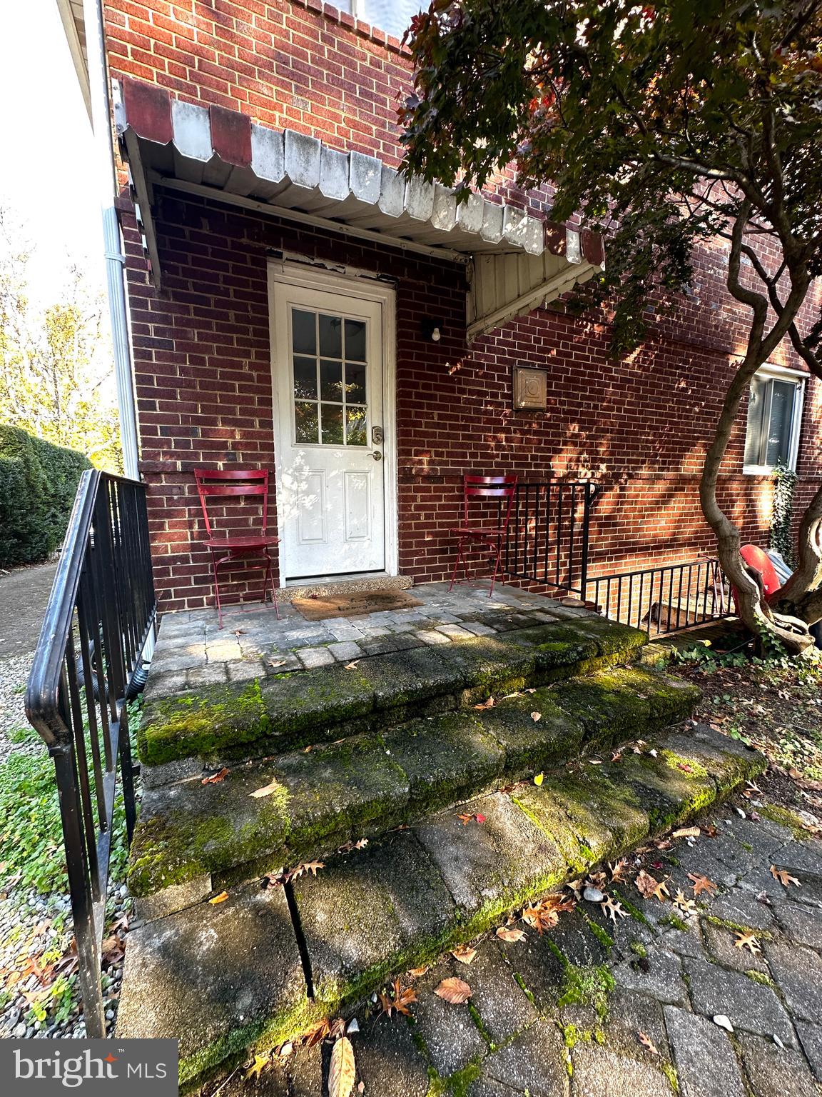 ARLINGTON VILLAGE - Residential Lease