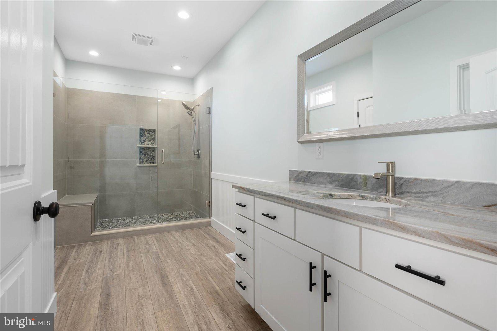 CAPE ISLE OF WIGHT - Residential