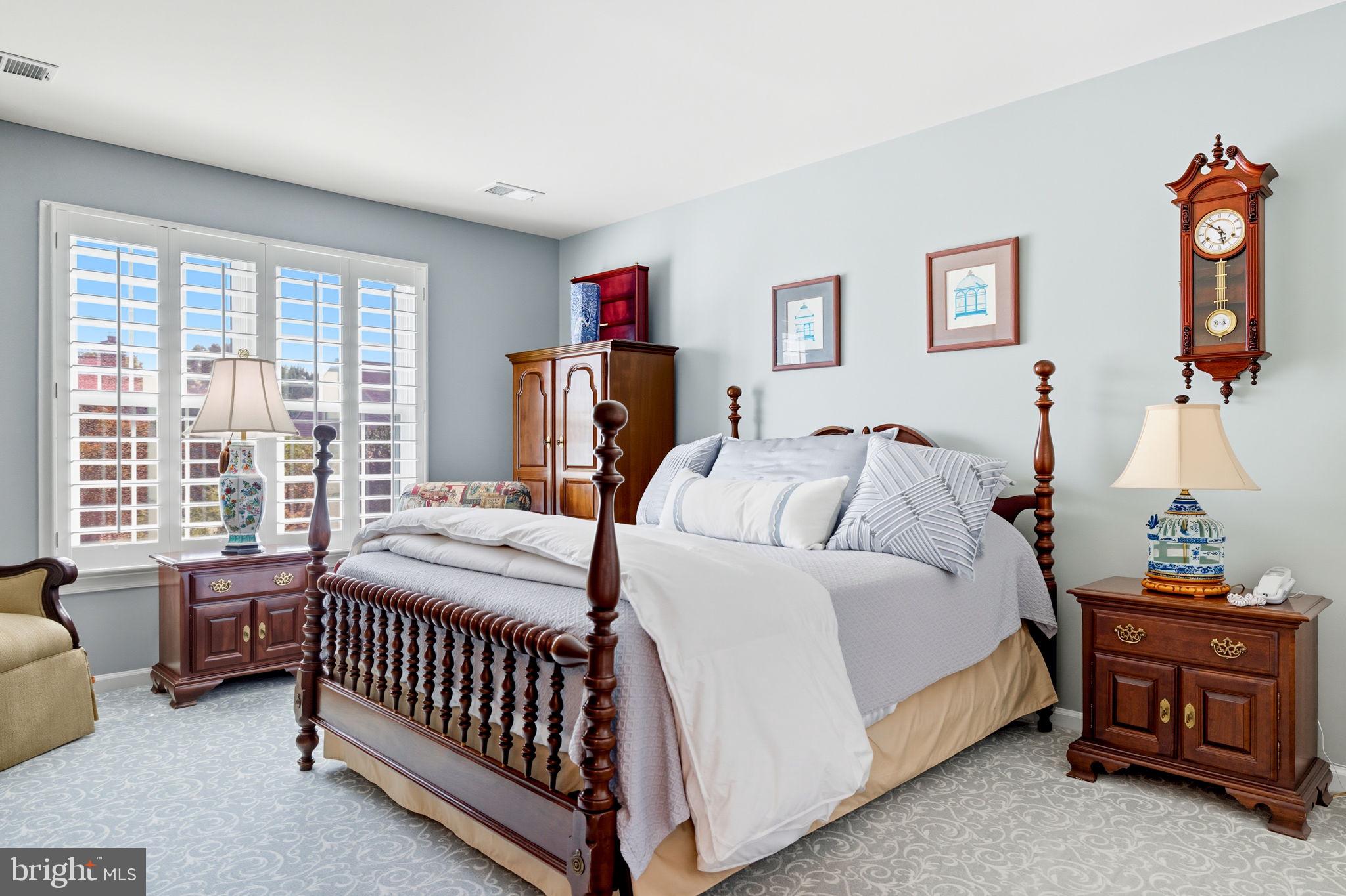 MEADOW HALL - Residential