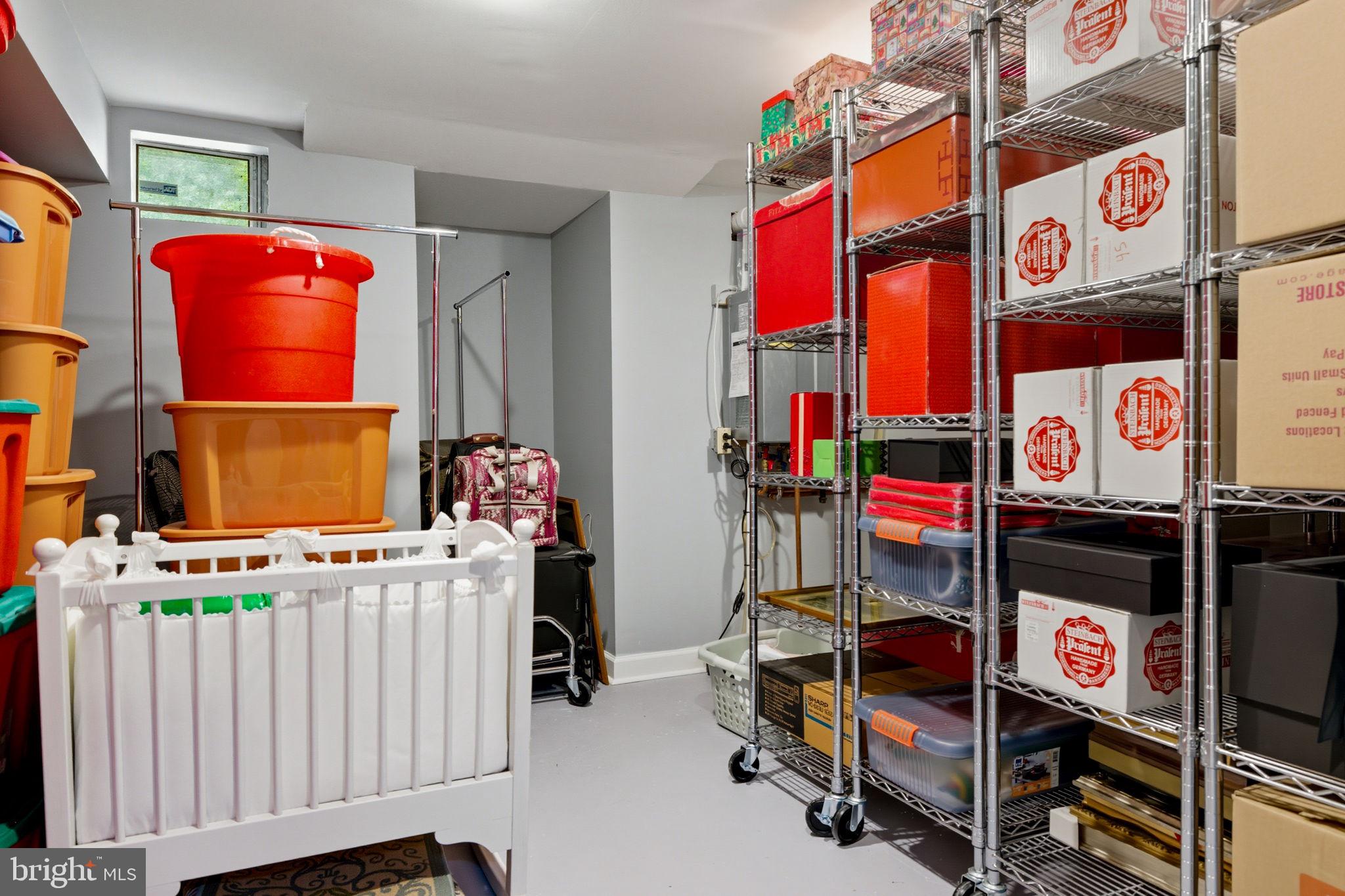 MEADOW HALL - Residential