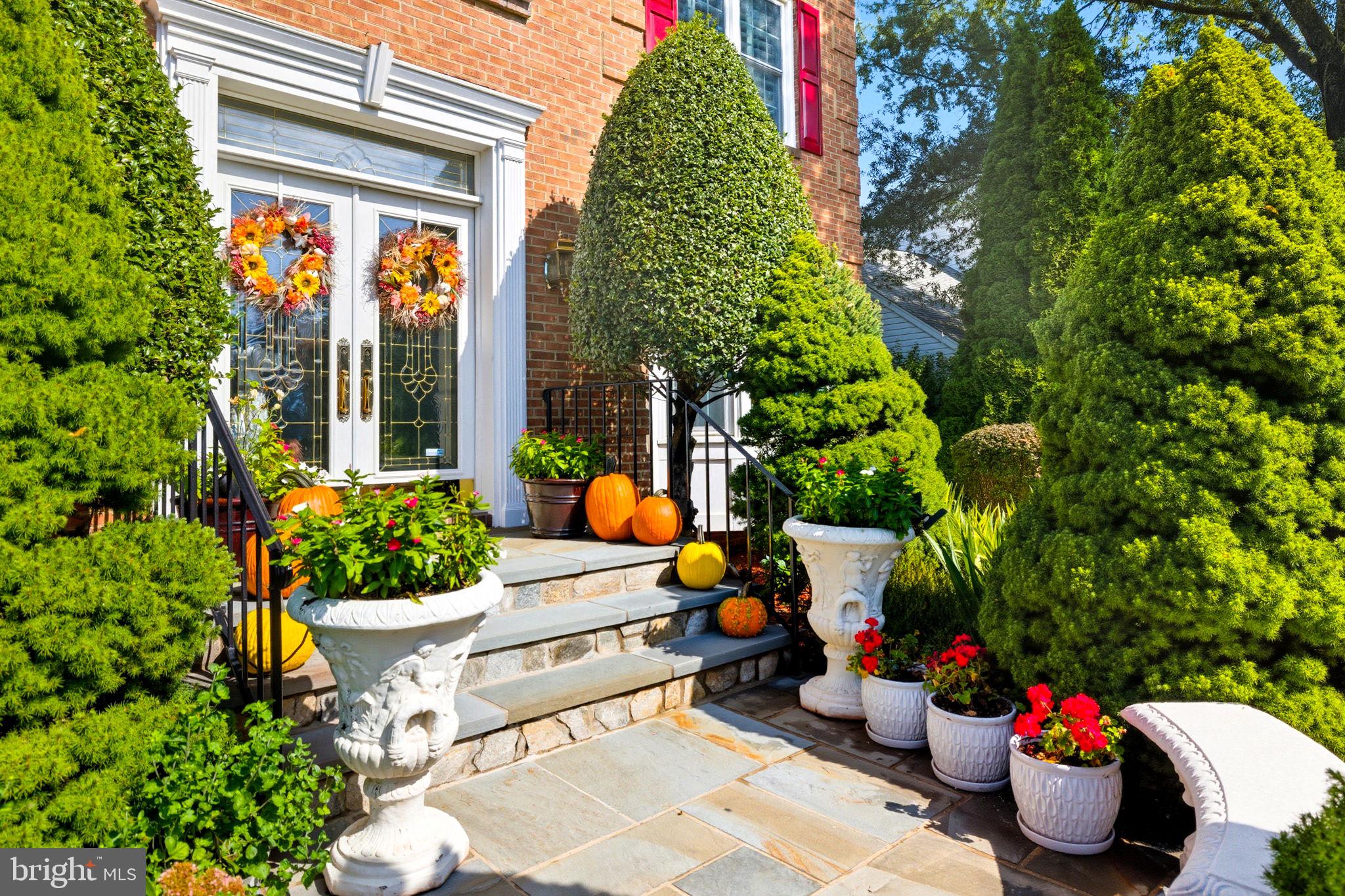 MEADOW HALL - Residential