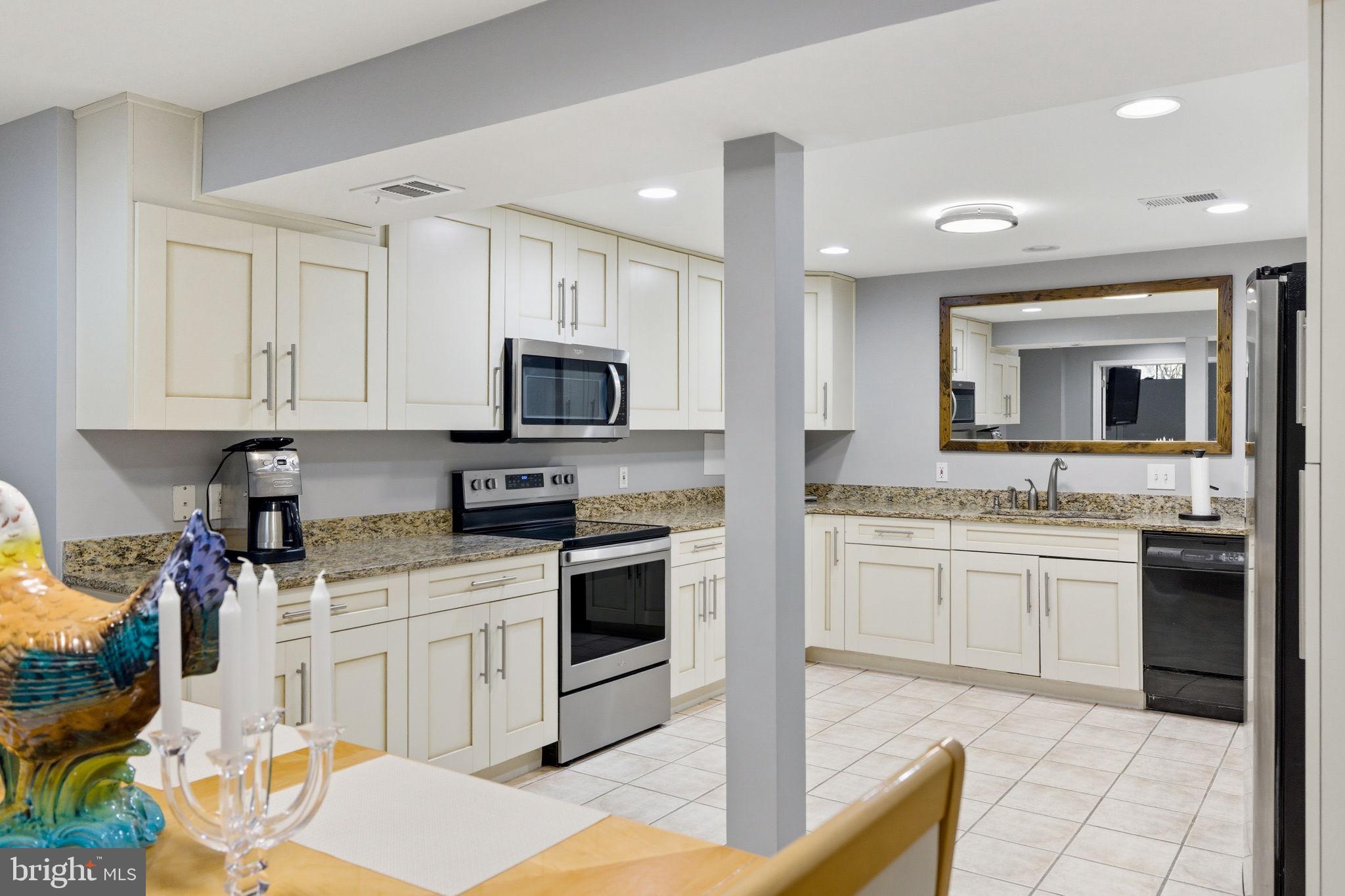 MEADOW HALL - Residential