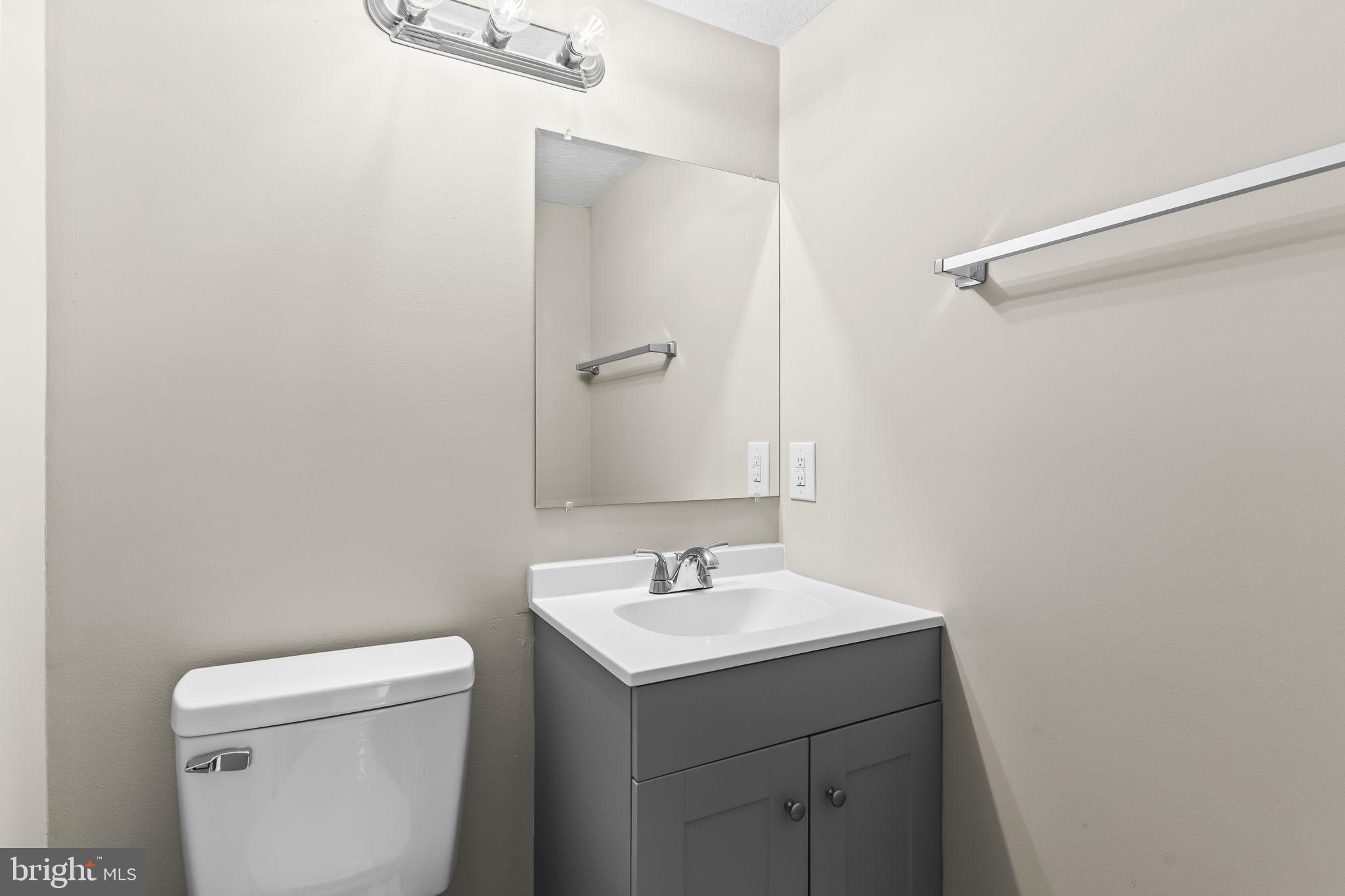 COLUMBIA COMMONS - Residential Lease