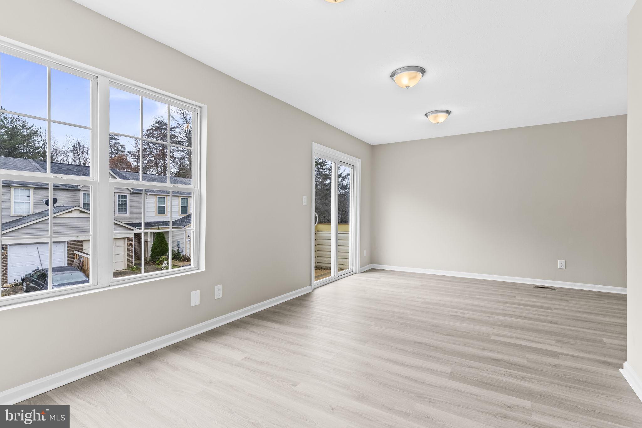 COLUMBIA COMMONS - Residential Lease