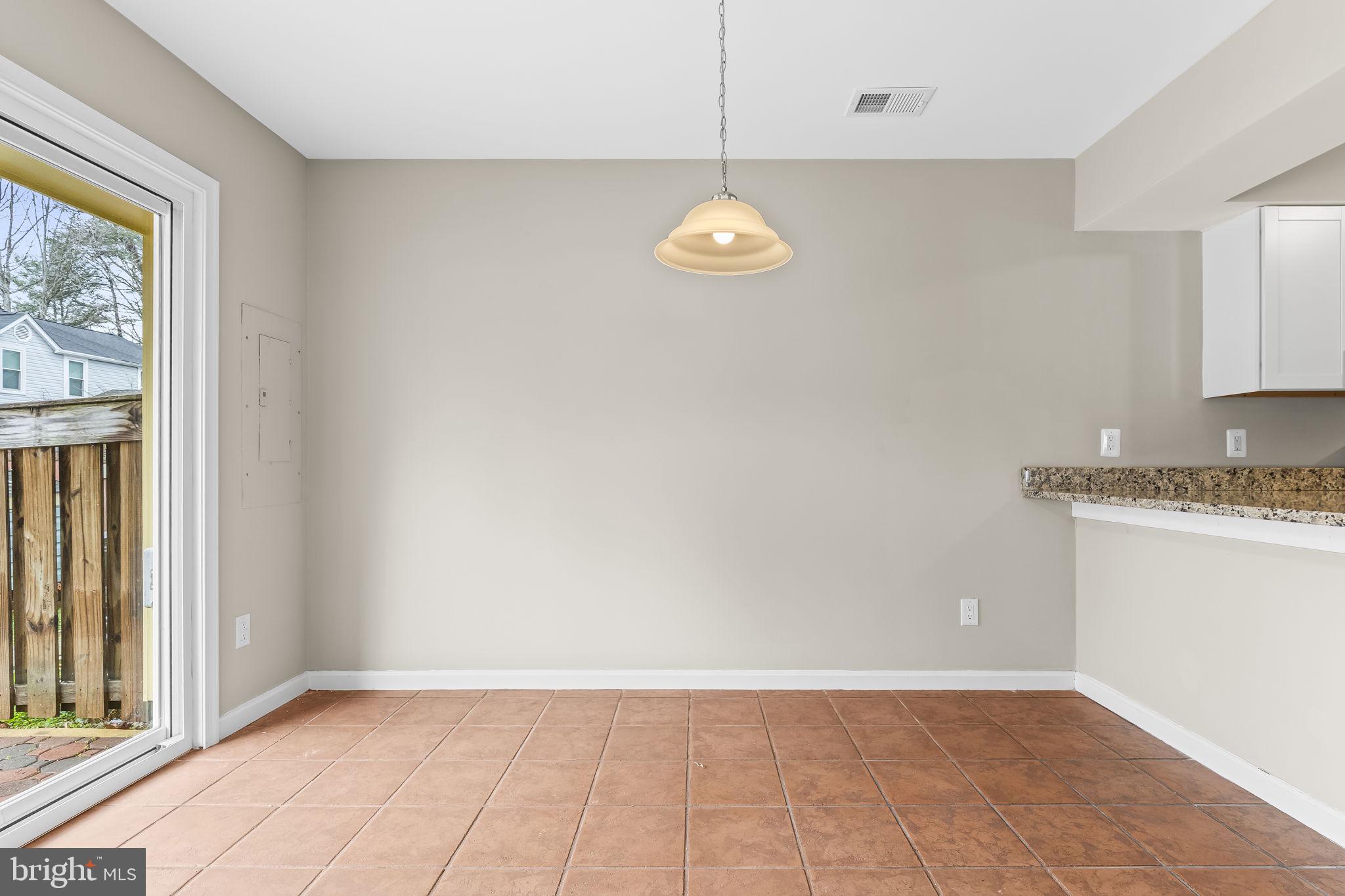 COLUMBIA COMMONS - Residential Lease