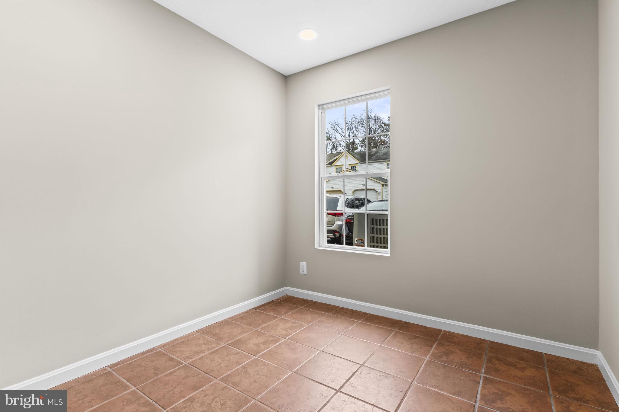 COLUMBIA COMMONS - Residential Lease