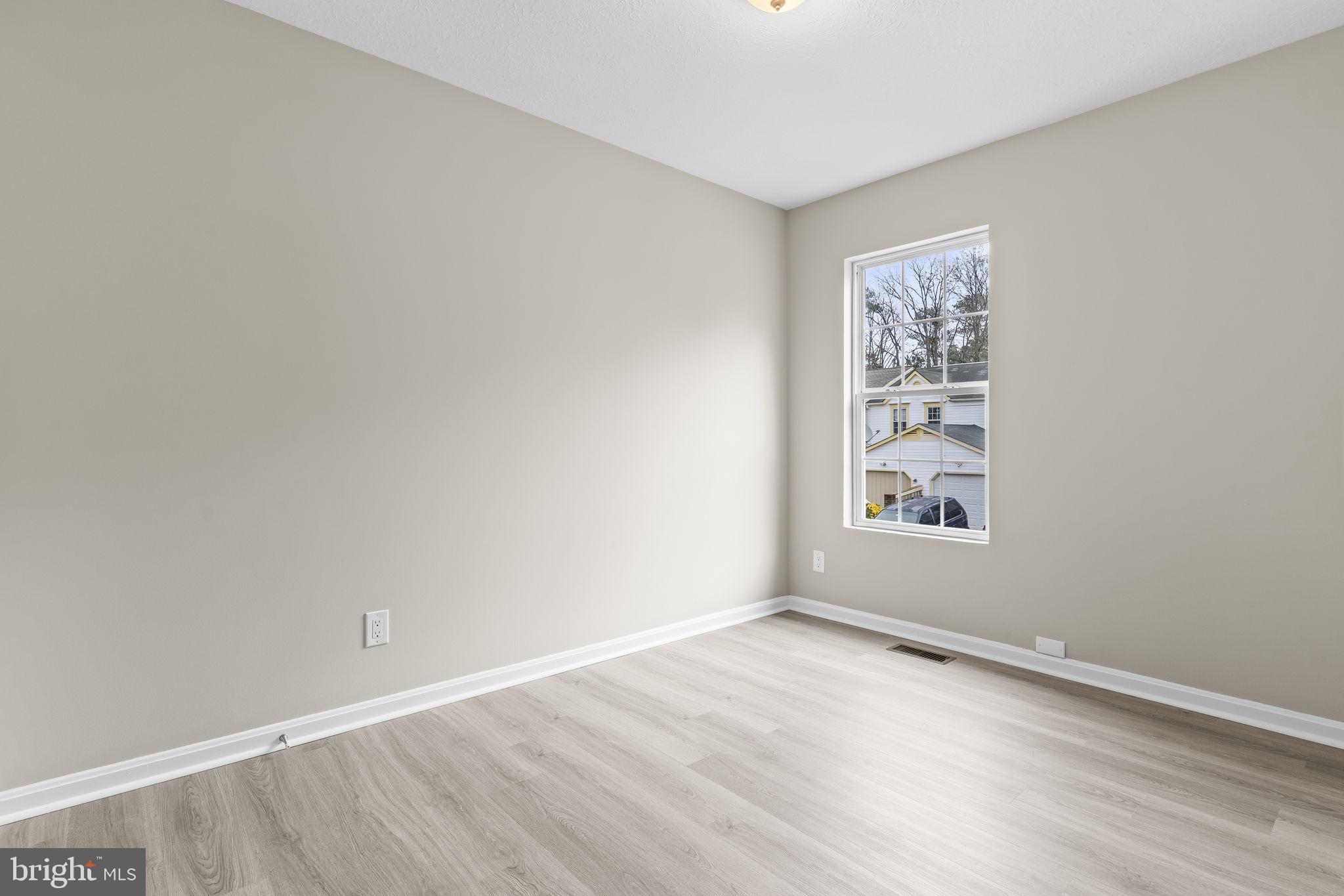 COLUMBIA COMMONS - Residential Lease