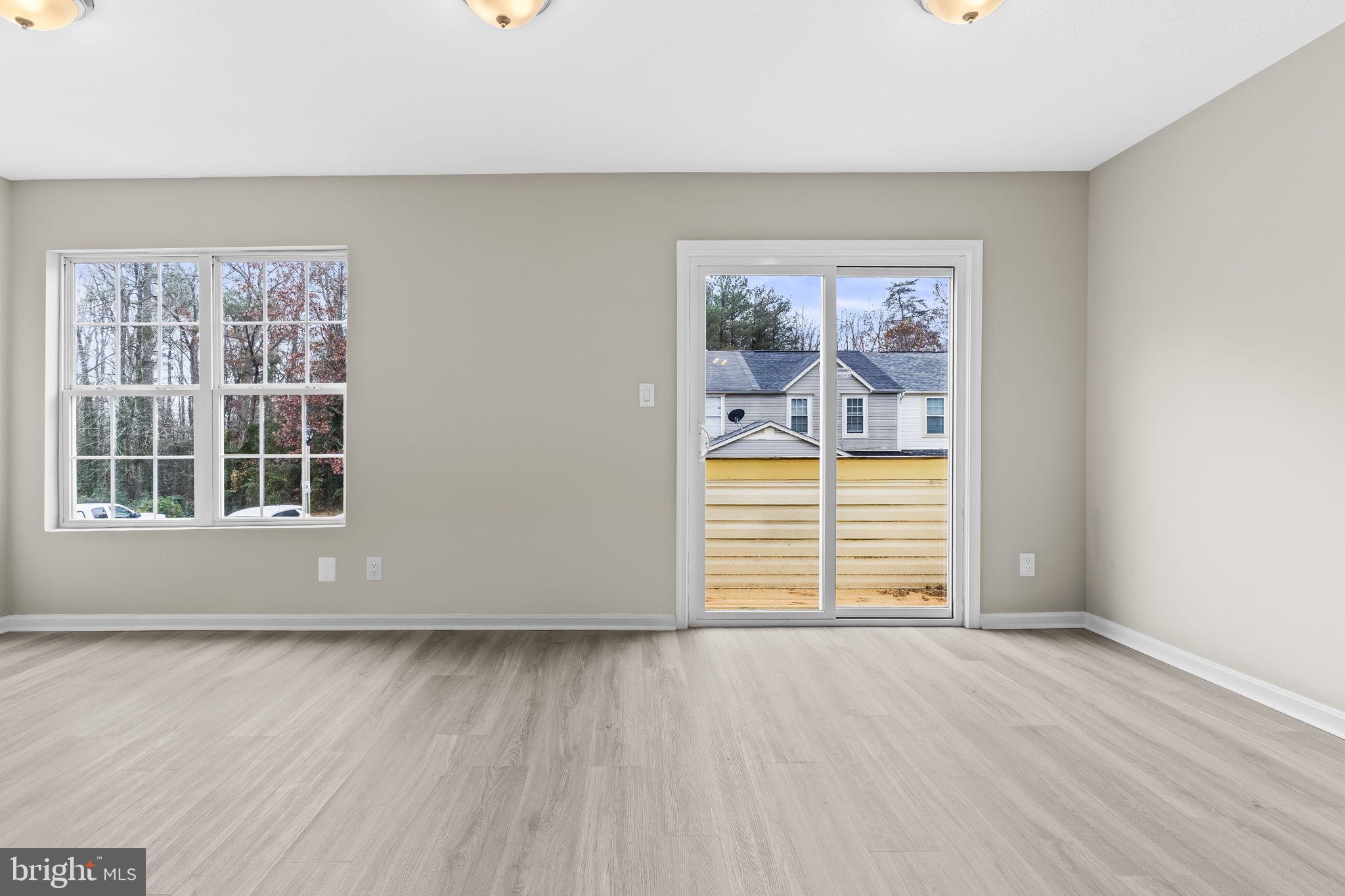 COLUMBIA COMMONS - Residential Lease