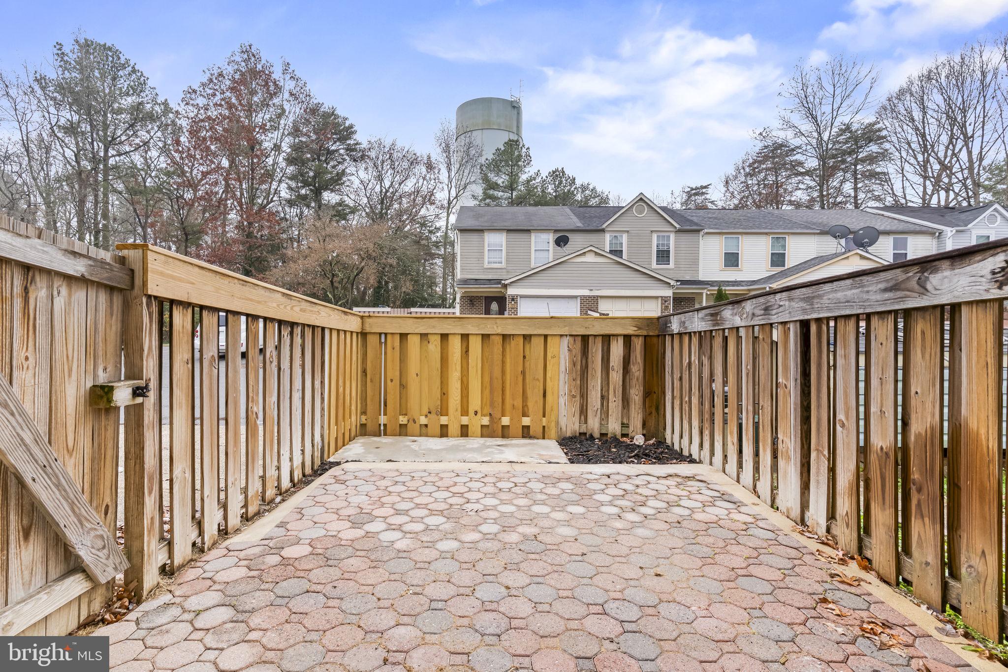 COLUMBIA COMMONS - Residential Lease