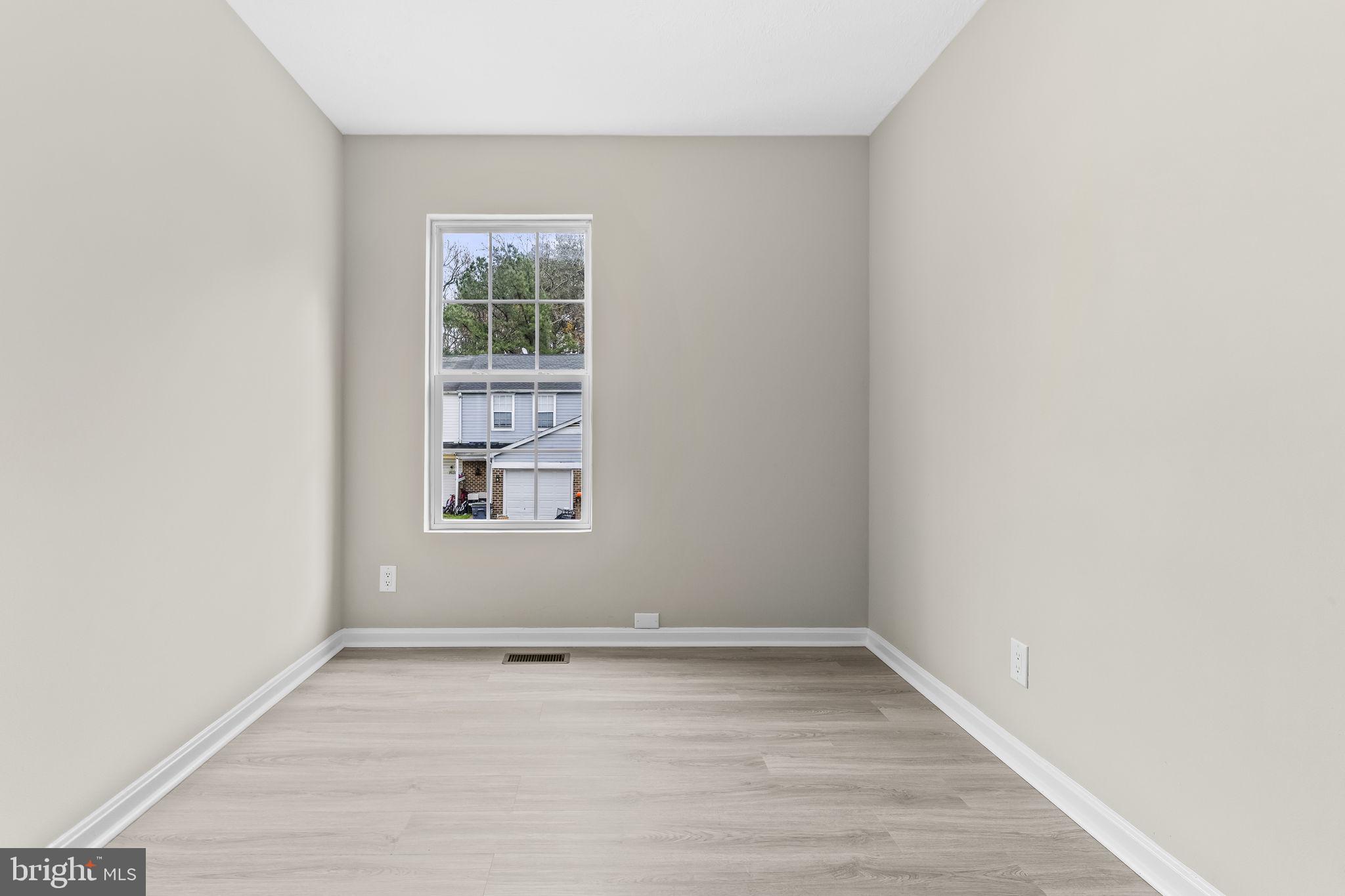 COLUMBIA COMMONS - Residential Lease