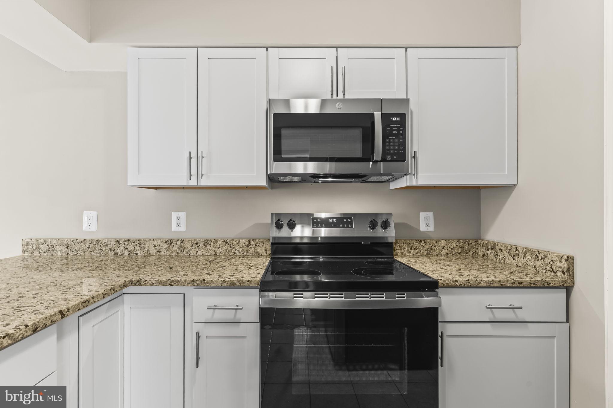 COLUMBIA COMMONS - Residential Lease