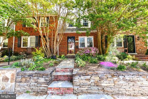 Photo of 2117 N Brandywine Street, ARLINGTON, VA 22207 (MLS # VAAR2072356)