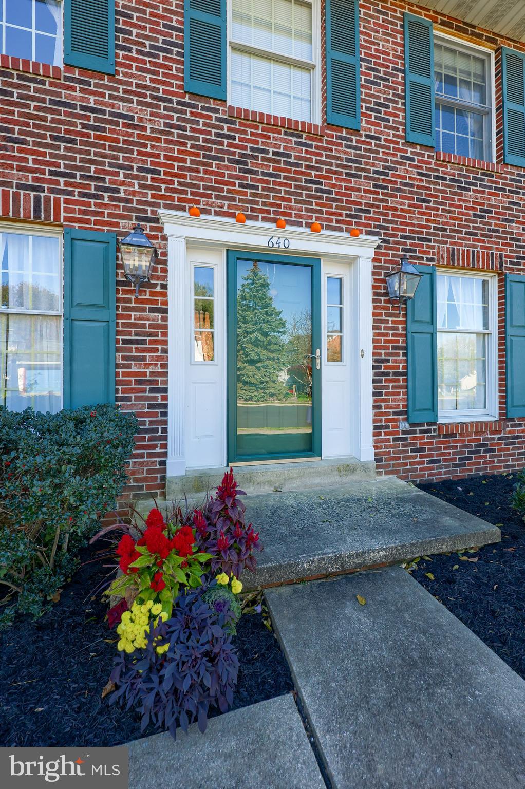 640 OXFORD DRIVE