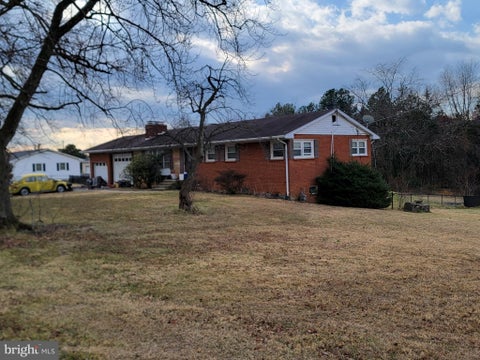 Photo of 7628 Huron Drive, GAINESVILLE, VA 20155 (MLS # VAPW2127840)