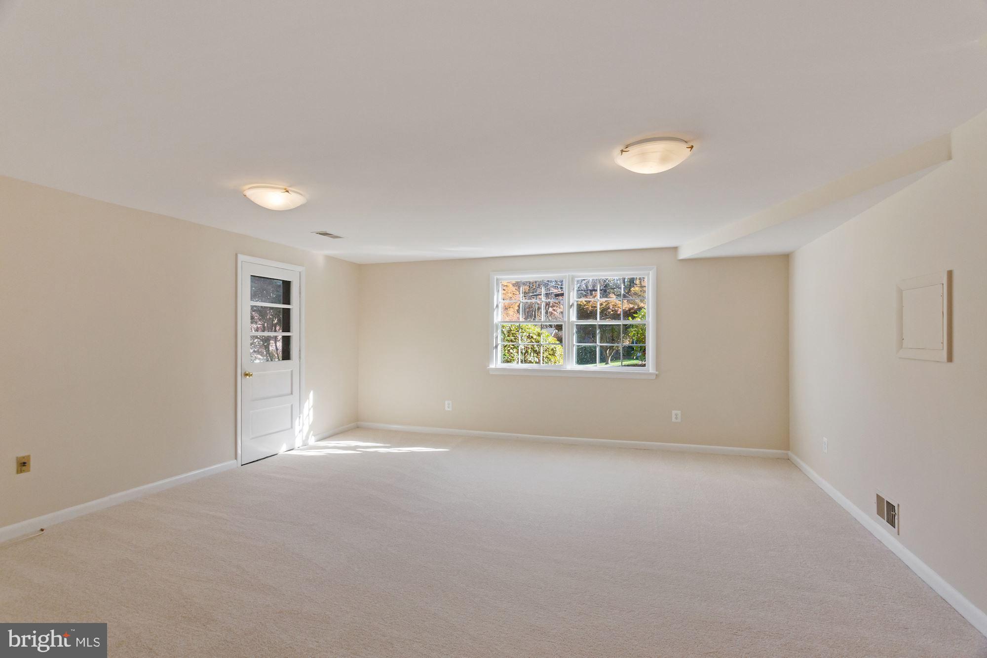 SLEEPY HOLLOW WOODS - Residential