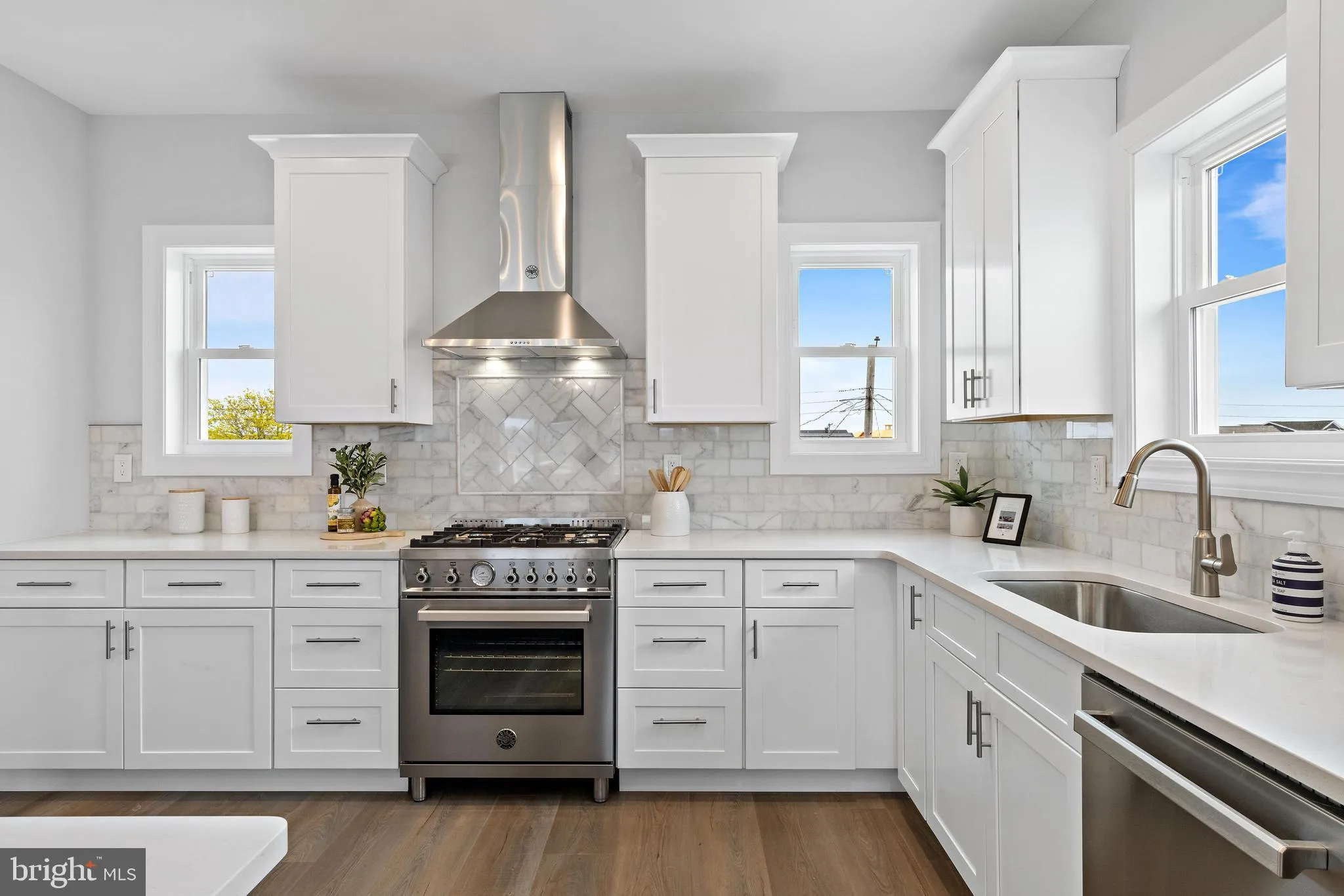 Manahawkin, New Jersey 08050, United States, 4 Bedrooms Bedrooms, ,3 BathroomsBathrooms,Residential,Active,116841