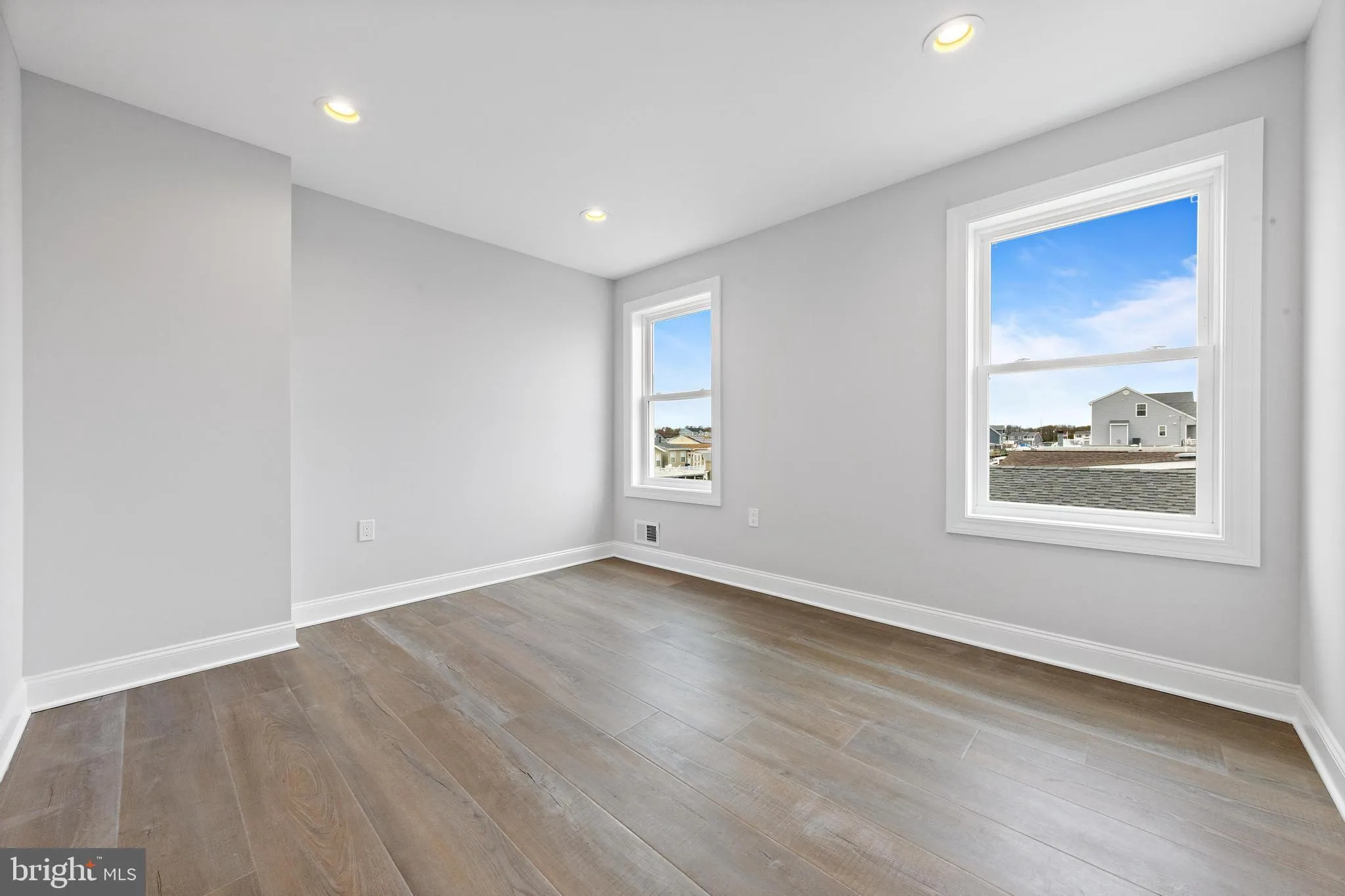 Manahawkin, New Jersey 08050, United States, 4 Bedrooms Bedrooms, ,3 BathroomsBathrooms,Residential,Active,116841