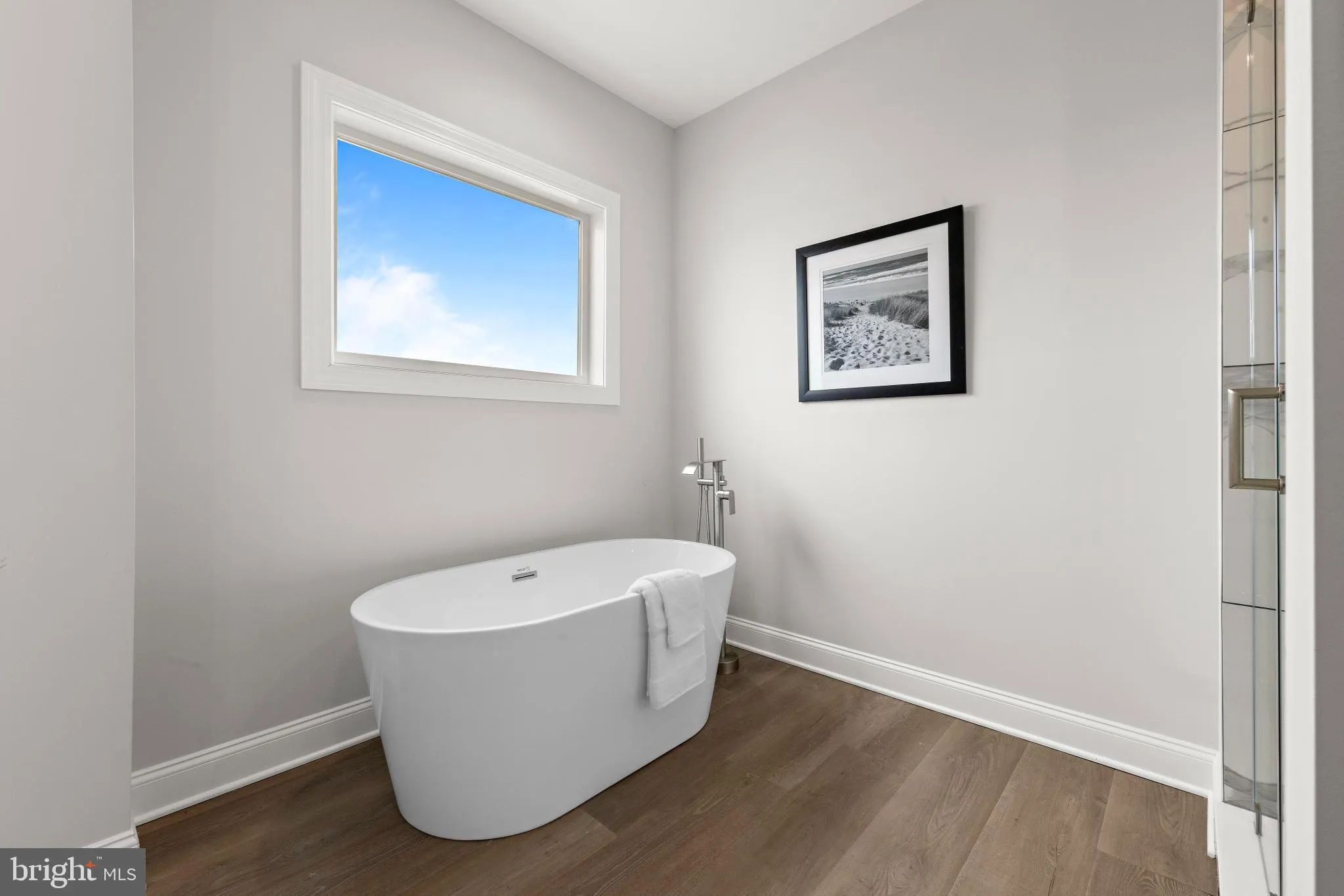 Manahawkin, New Jersey 08050, United States, 4 Bedrooms Bedrooms, ,3 BathroomsBathrooms,Residential,Active,116841