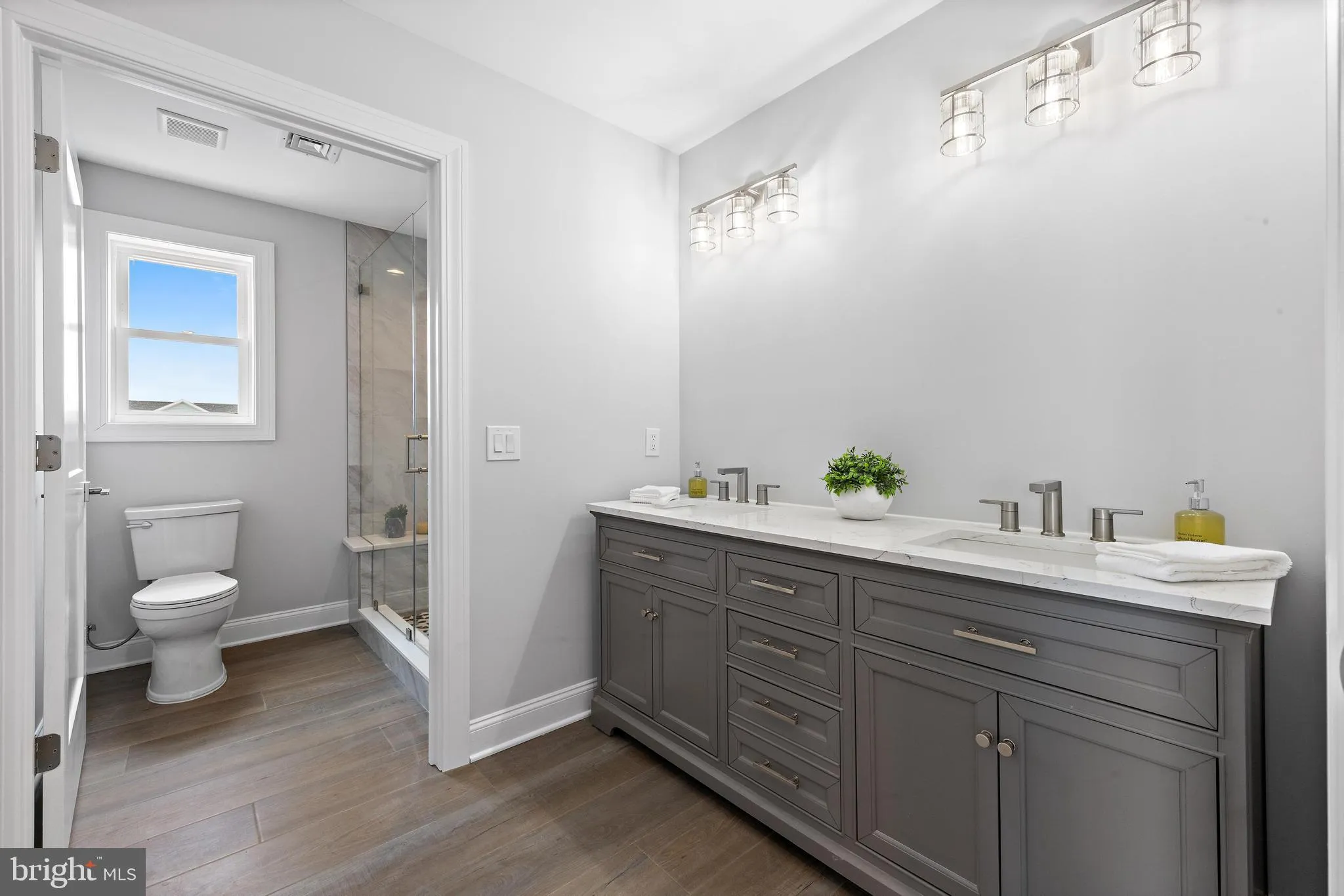 Manahawkin, New Jersey 08050, United States, 4 Bedrooms Bedrooms, ,3 BathroomsBathrooms,Residential,Active,116841