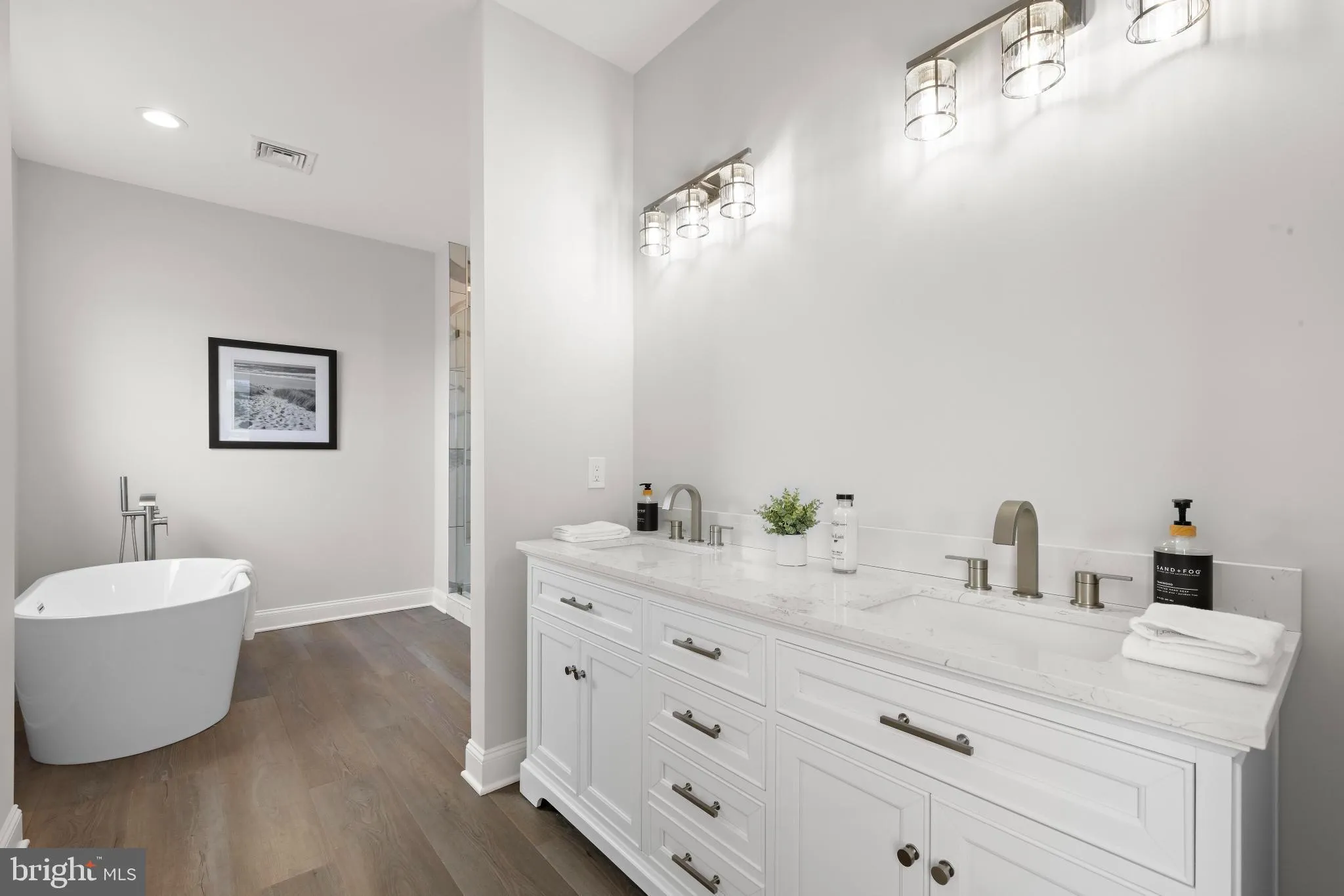 Manahawkin, New Jersey 08050, United States, 4 Bedrooms Bedrooms, ,3 BathroomsBathrooms,Residential,Active,116841