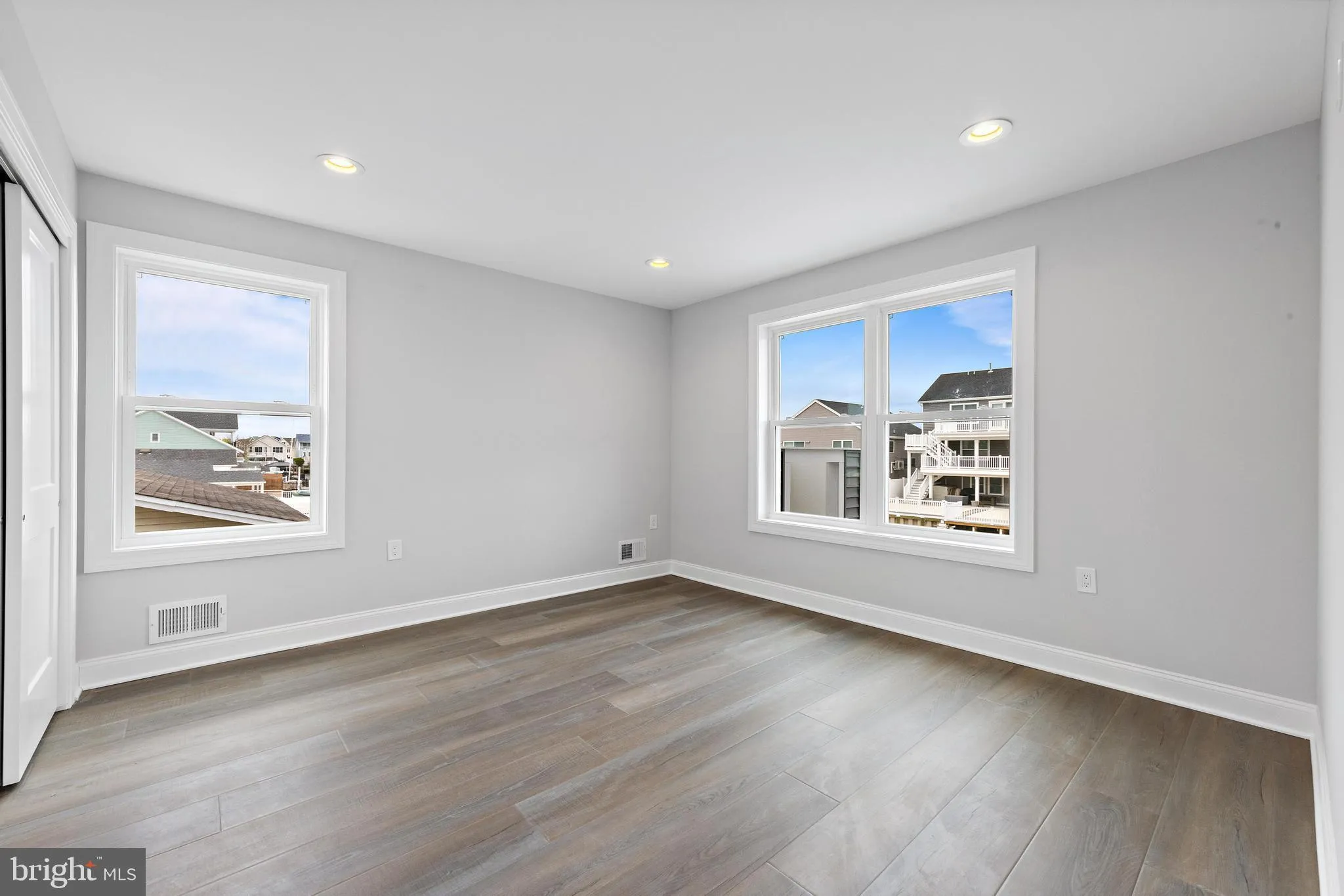 Manahawkin, New Jersey 08050, United States, 4 Bedrooms Bedrooms, ,3 BathroomsBathrooms,Residential,Active,116841