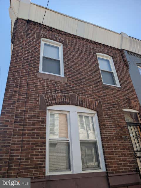 Townhouse For Rent - 1601 S Lecount Street<br/> PHILADELPHIA, PA 19145