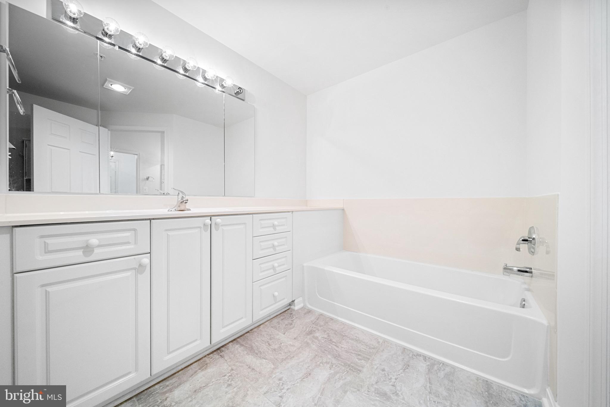 MAGNOLIAS AT LANSDOWNE WOODS - Residential