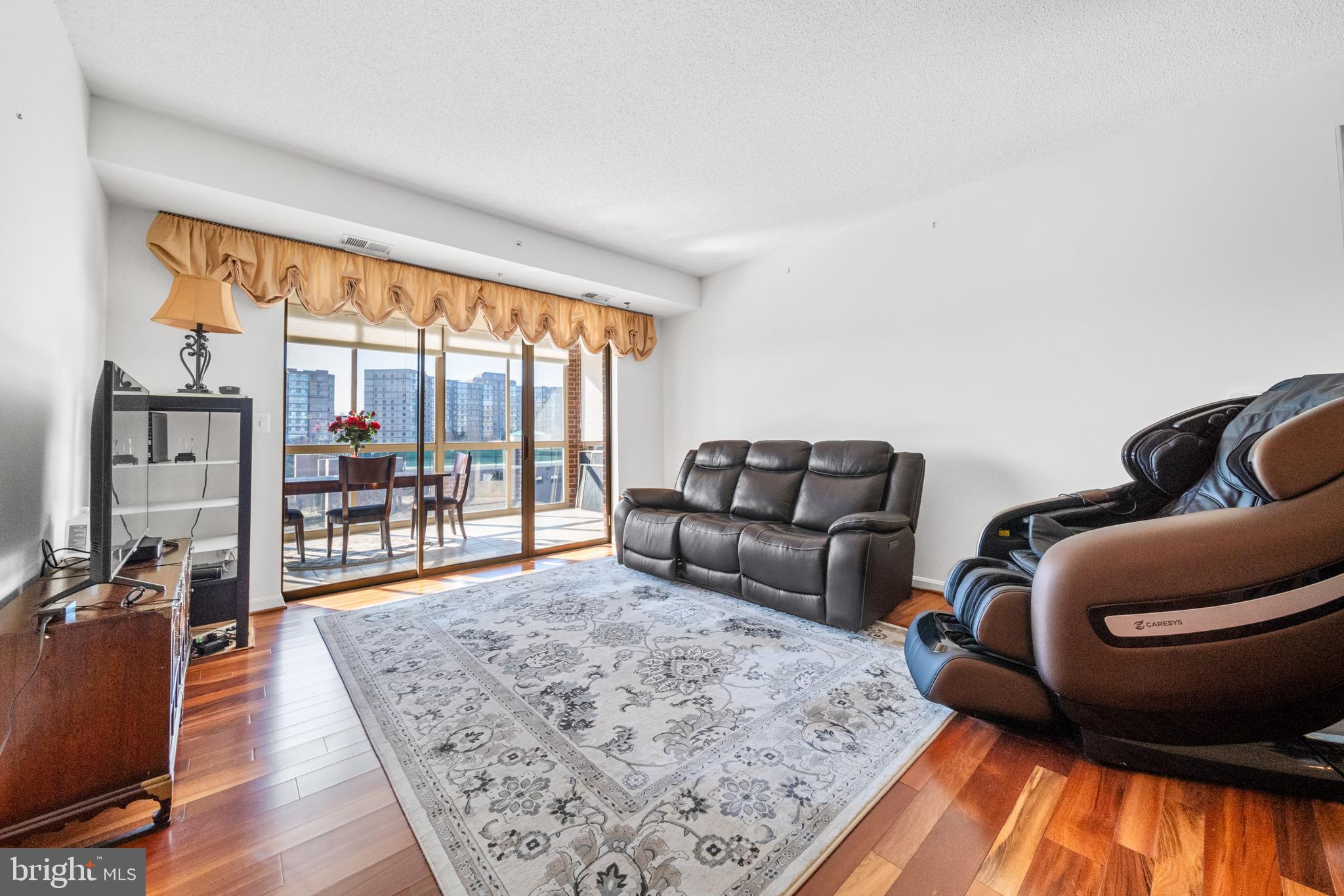 MAGNOLIAS AT LANSDOWNE WOODS - Residential