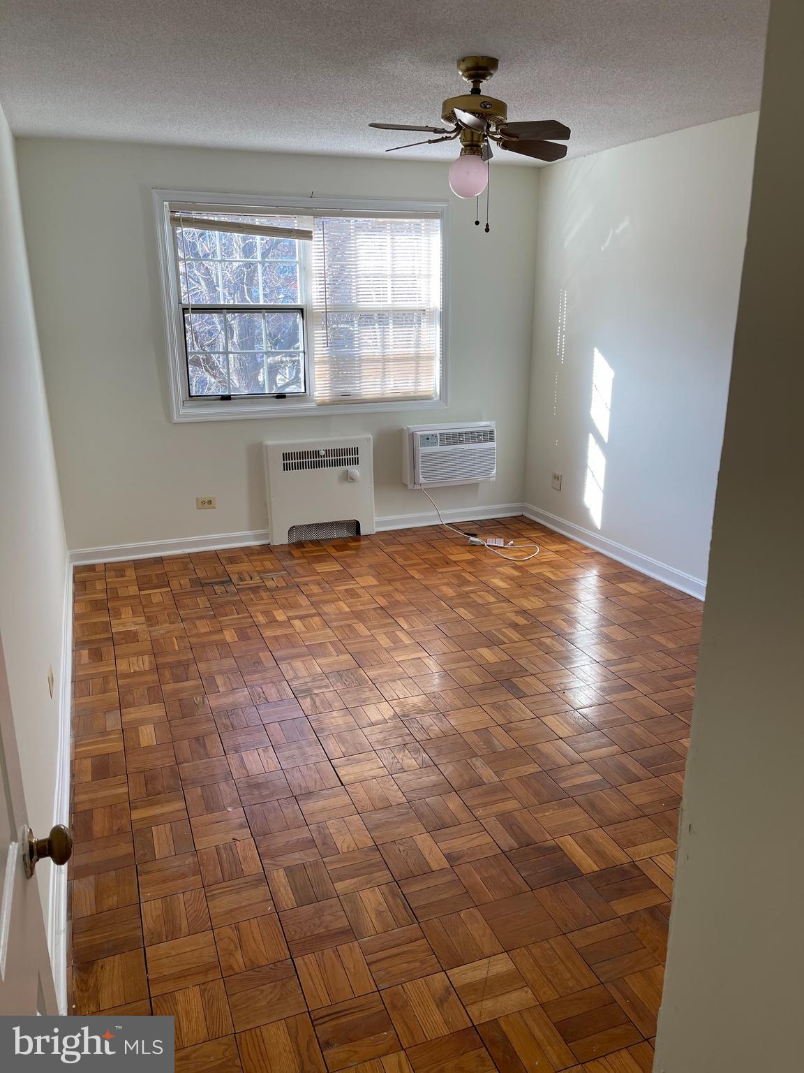 ARLINGTON OAKS - Residential Lease