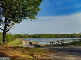 LAKE LAND - Residential Lease